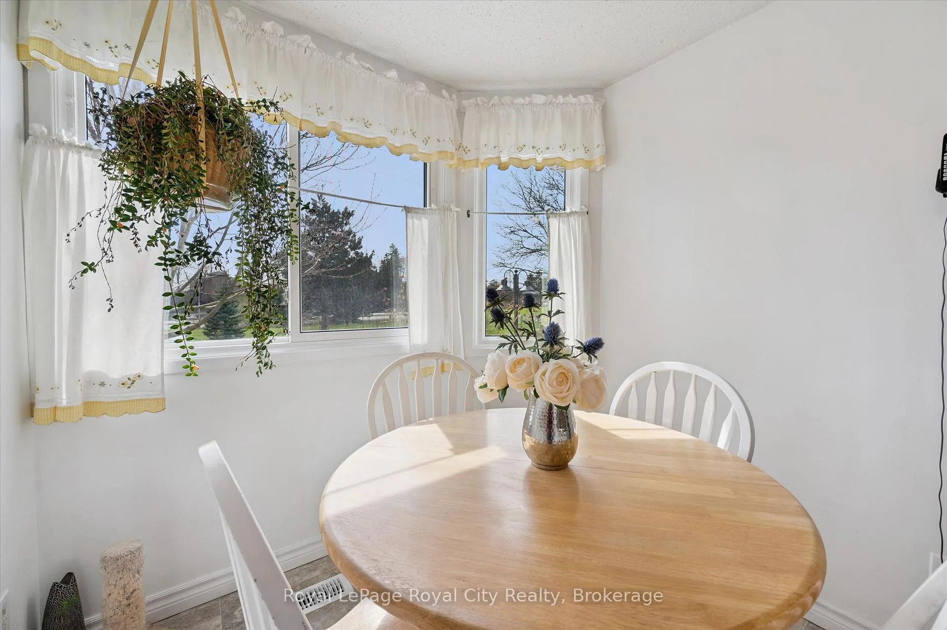 Photo 17 of Unit 30, 40 Silvercreek Parkway N, Guelph, Junction/Onward Willow — HOMEH