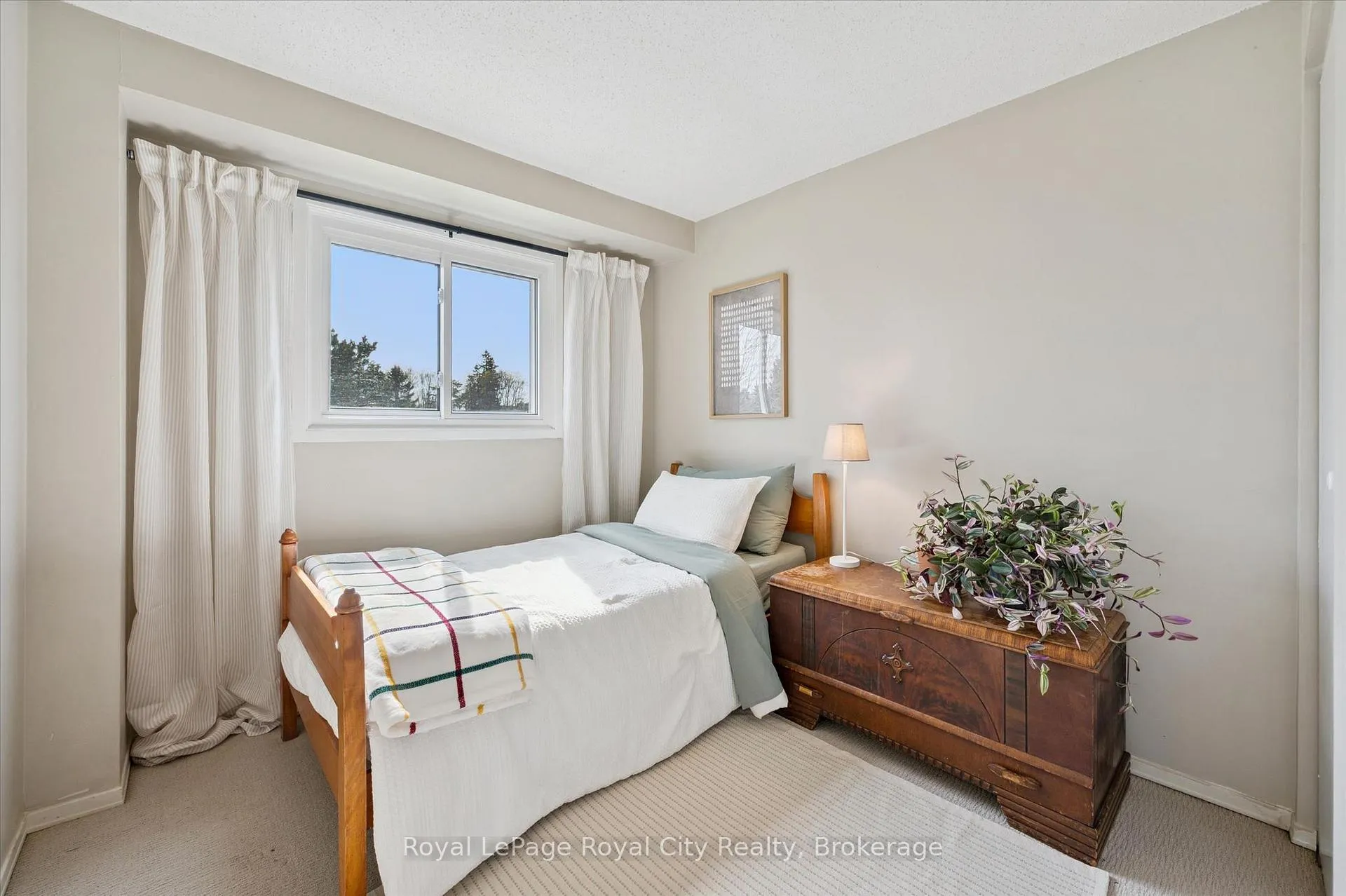 Photo 21 of Unit 30, 40 Silvercreek Parkway N, Guelph, Junction/Onward Willow — HOMEH