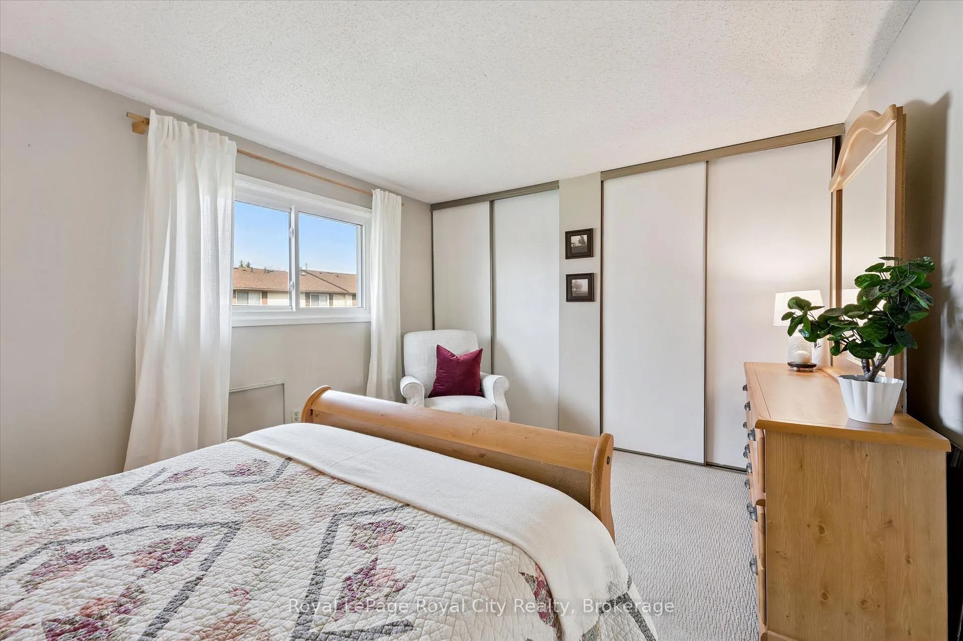 Photo 27 of Unit 30, 40 Silvercreek Parkway N, Guelph, Junction/Onward Willow — HOMEH
