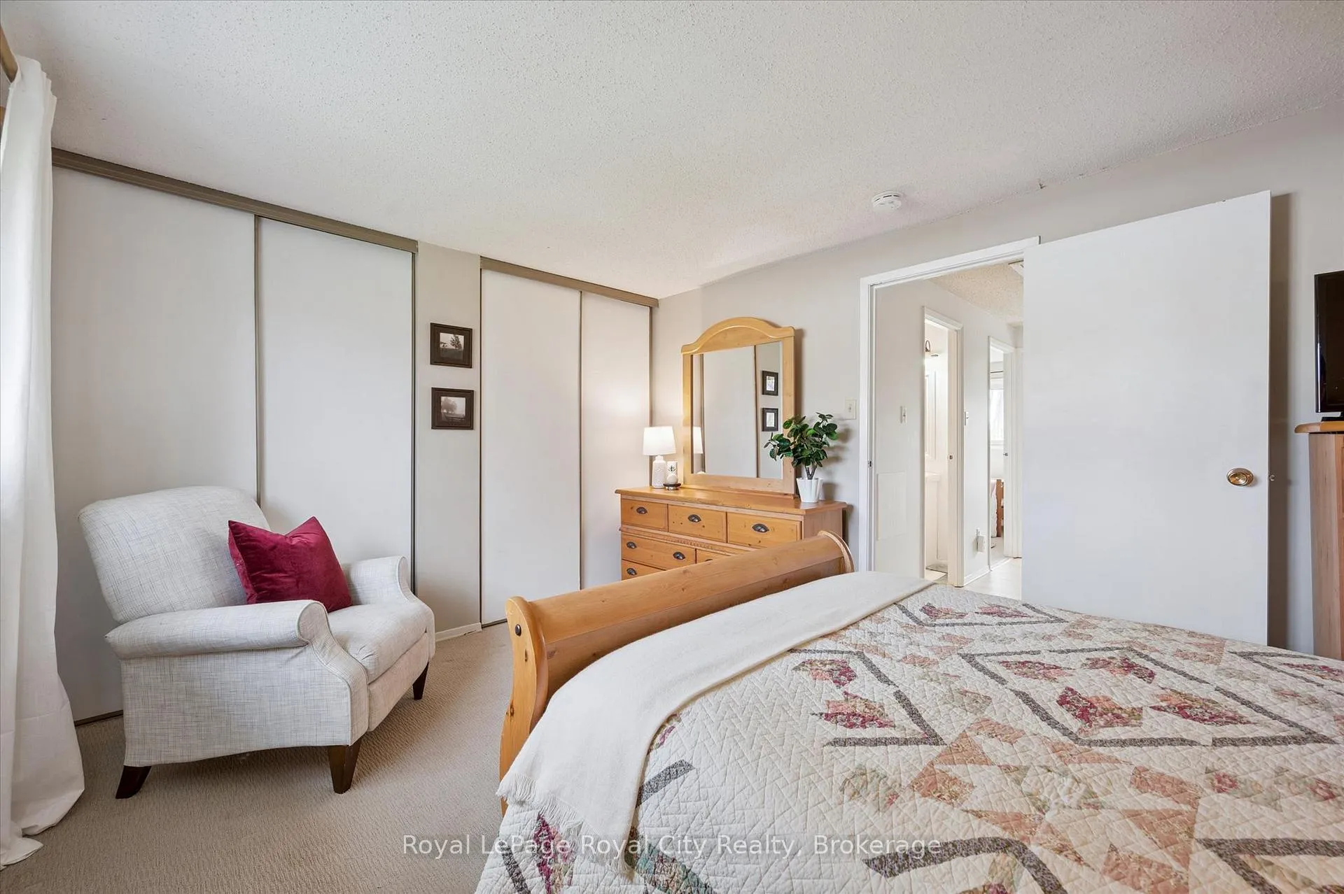 Photo 28 of Unit 30, 40 Silvercreek Parkway N, Guelph, Junction/Onward Willow — HOMEH
