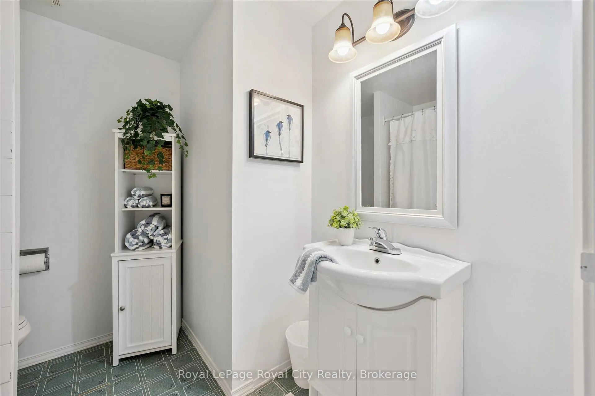Photo 29 of Unit 30, 40 Silvercreek Parkway N, Guelph, Junction/Onward Willow — HOMEH