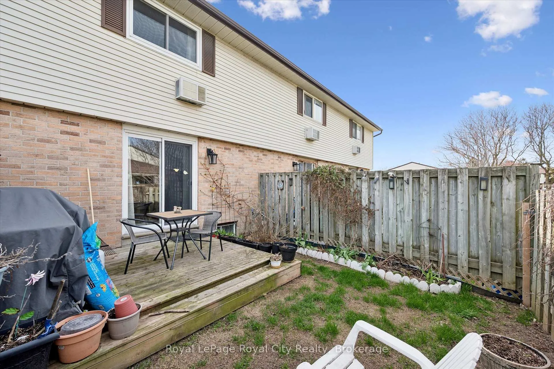 Photo 31 of Unit 30, 40 Silvercreek Parkway N, Guelph, Junction/Onward Willow — HOMEH