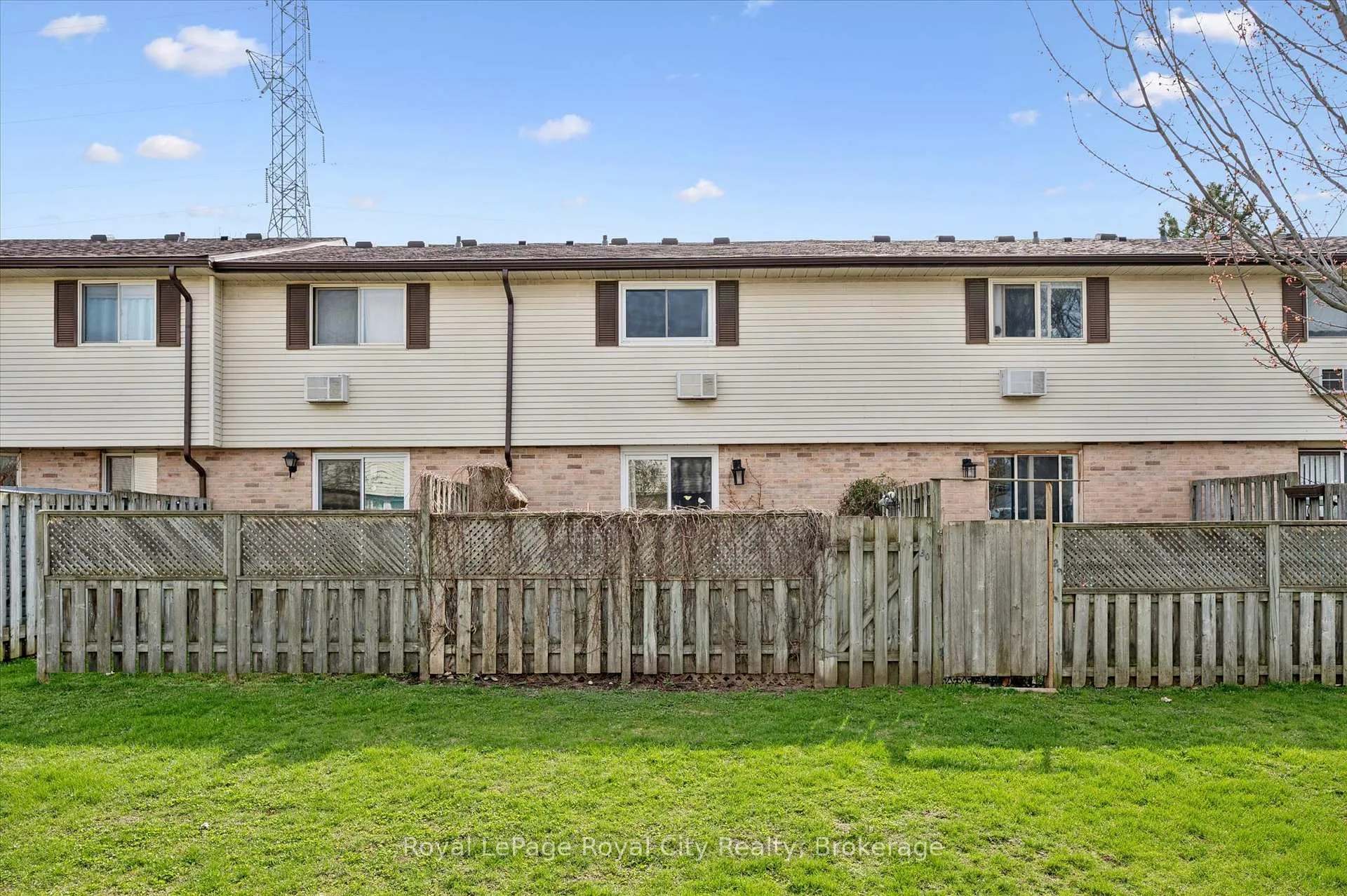 Photo 34 of Unit 30, 40 Silvercreek Parkway N, Guelph, Junction/Onward Willow — HOMEH