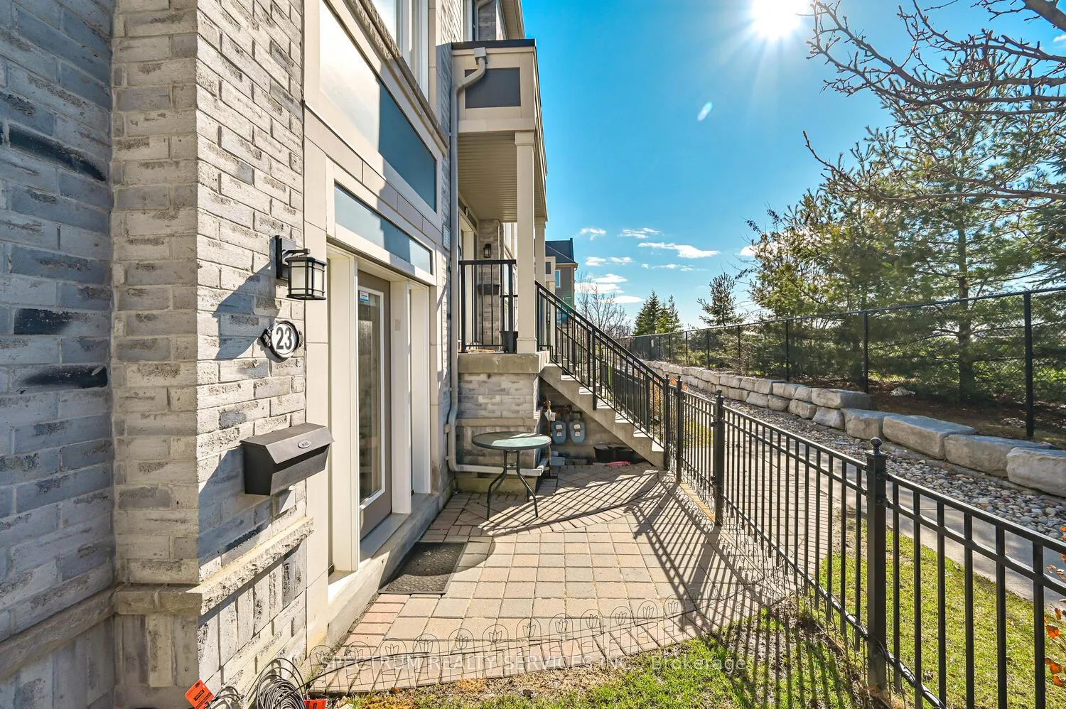 Photo 3 of Unit 23, 60 Fairwood Circle, Brampton, Sandringham-Wellington — HOMEH
