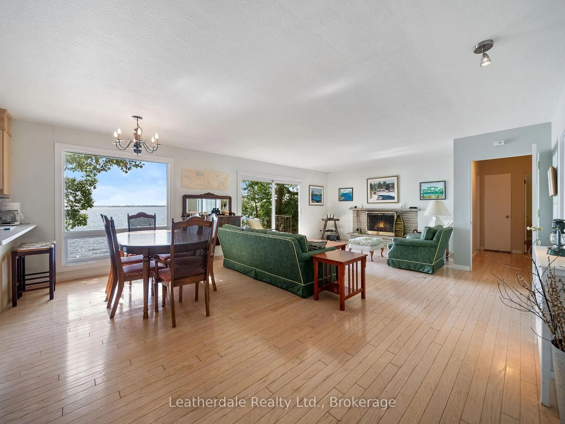 Photo 3 of 24 Maple Drive, Orillia — HOMEH