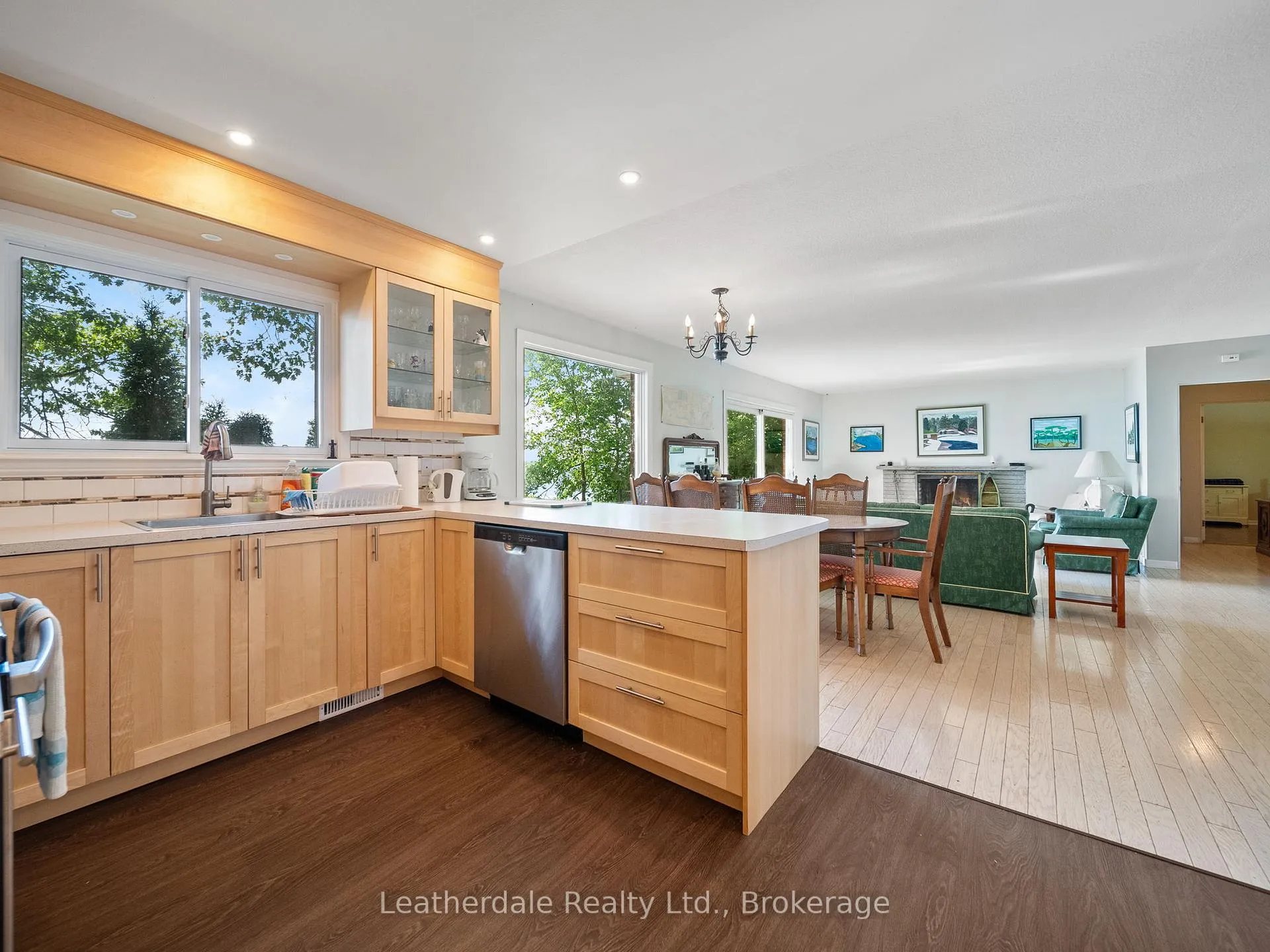 Photo 7 of 24 Maple Drive, Orillia — HOMEH