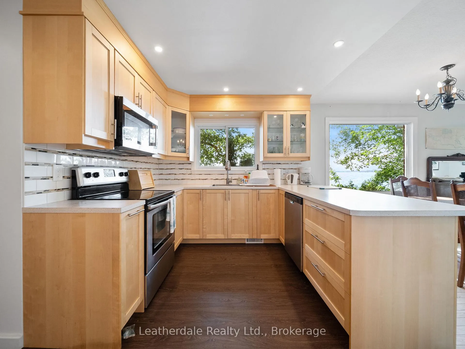 Photo 8 of 24 Maple Drive, Orillia — HOMEH
