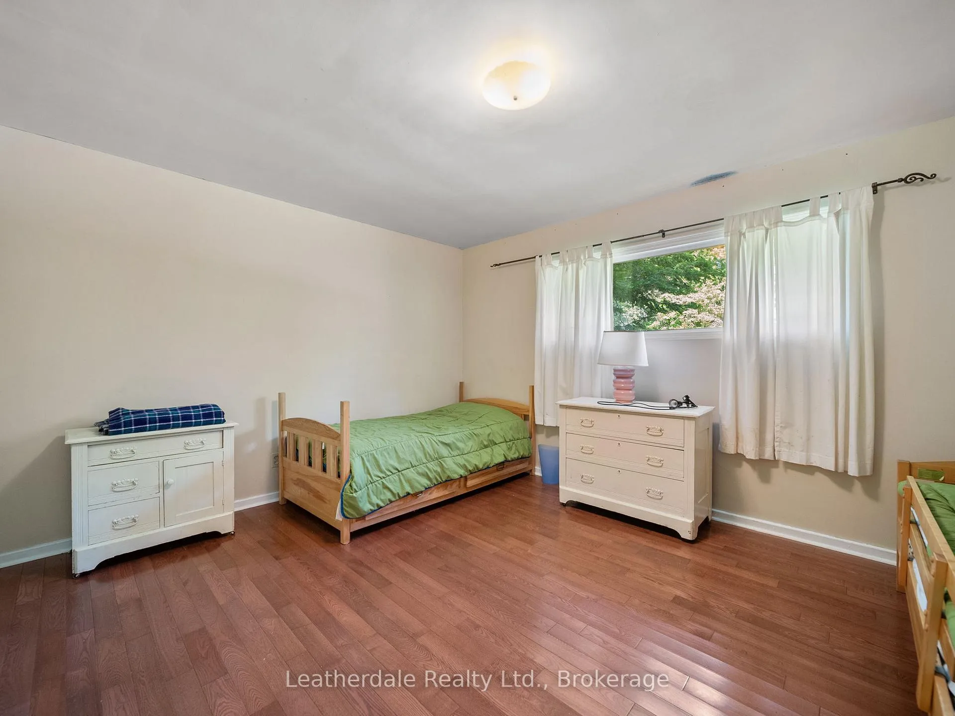 Photo 13 of 24 Maple Drive, Orillia — HOMEH