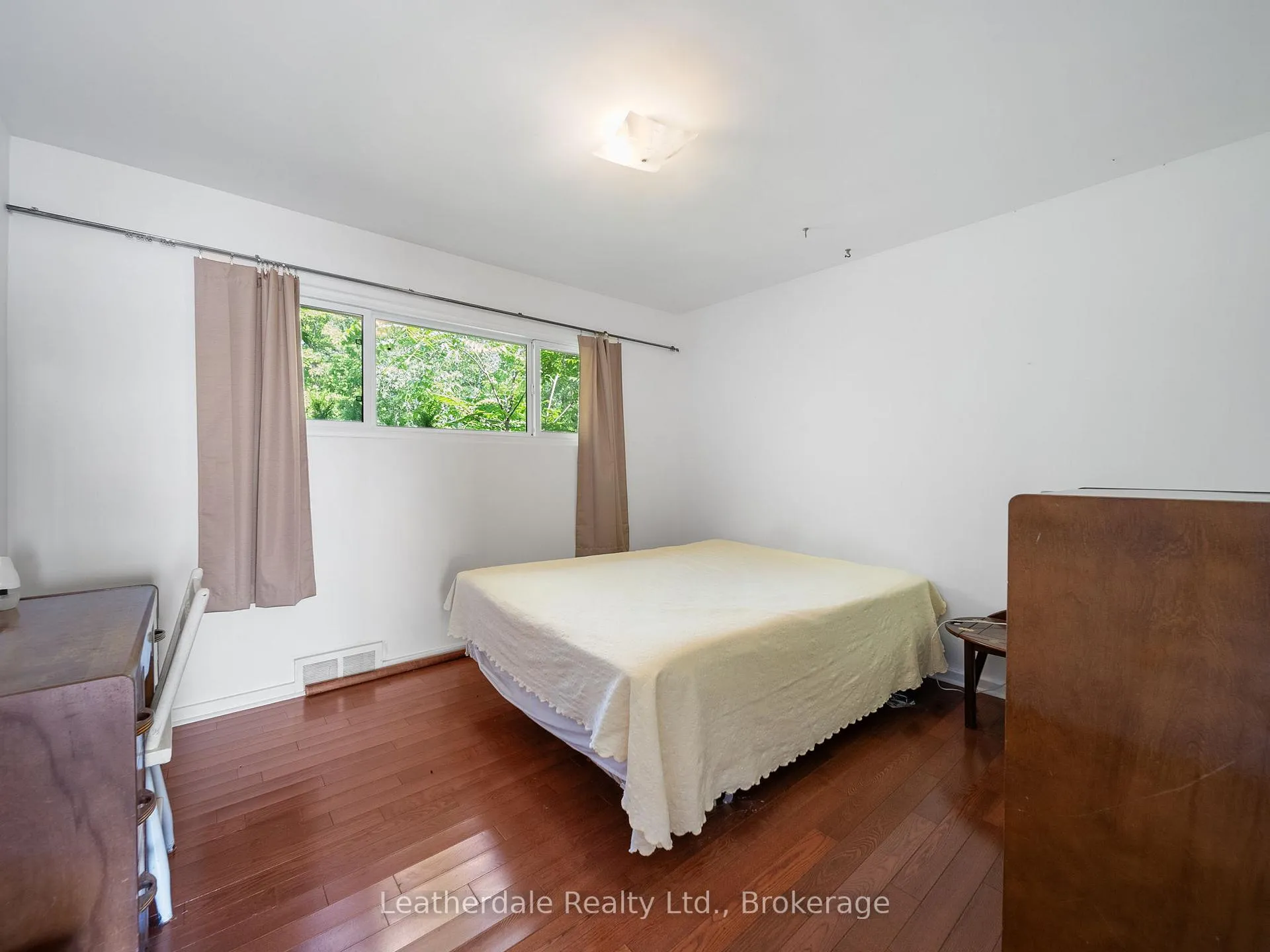 Photo 15 of 24 Maple Drive, Orillia — HOMEH