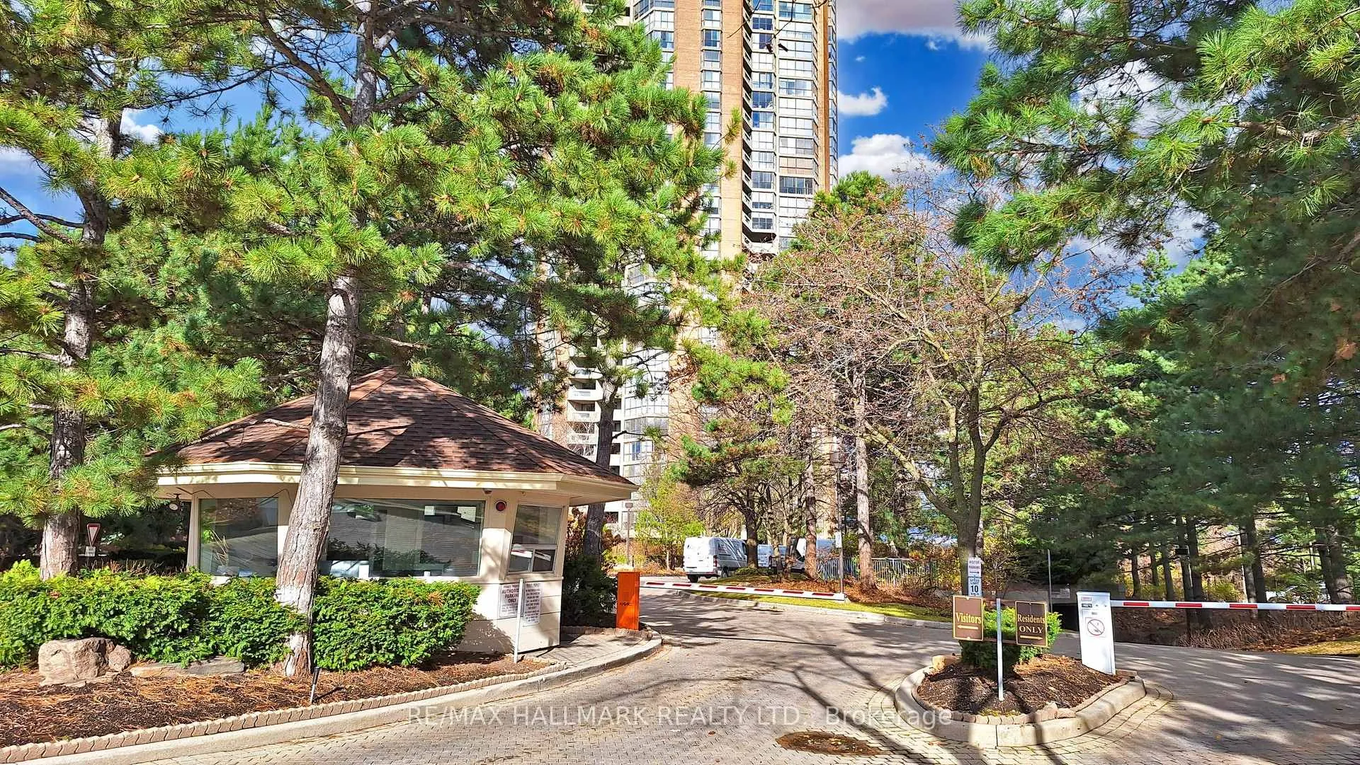 Photo 3 of Unit 1610, 89 Skymark Drive, North York, Hillcrest Village — HOMEH