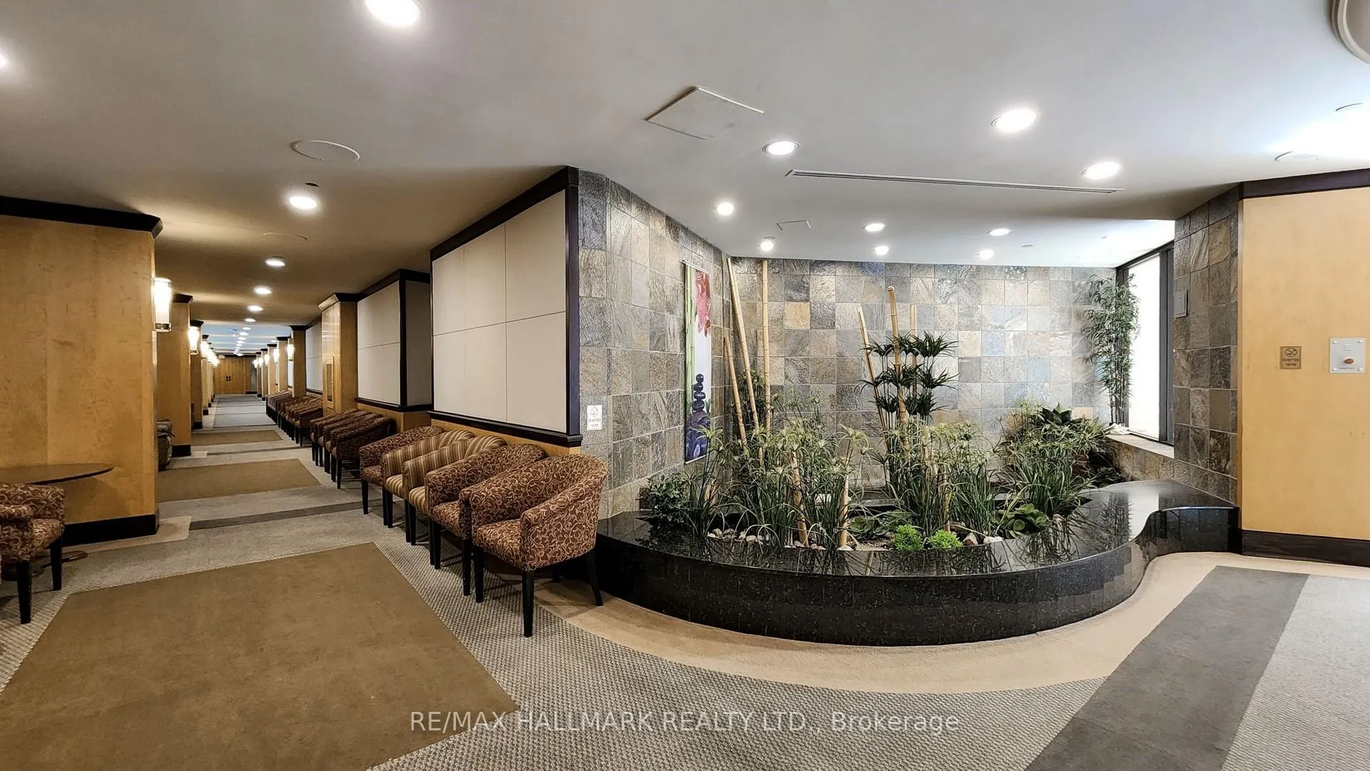 Photo 4 of Unit 1610, 89 Skymark Drive, North York, Hillcrest Village — HOMEH
