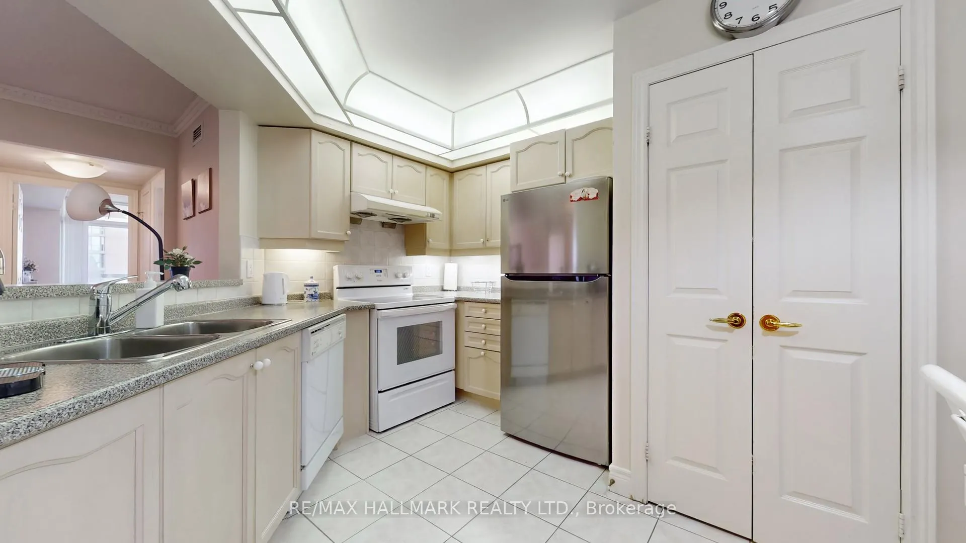 Photo 15 of Unit 1610, 89 Skymark Drive, North York, Hillcrest Village — HOMEH
