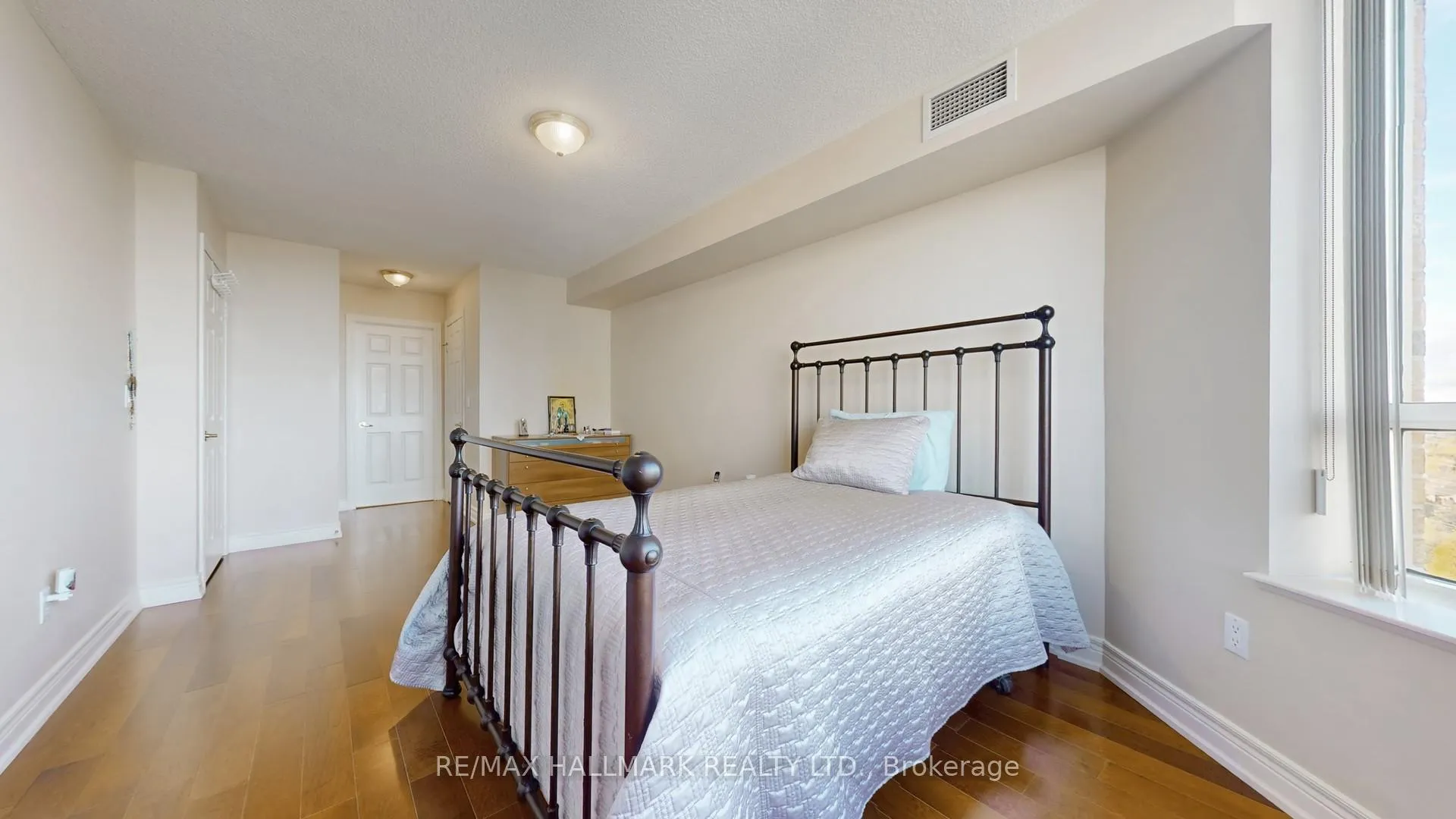 Photo 17 of Unit 1610, 89 Skymark Drive, North York, Hillcrest Village — HOMEH