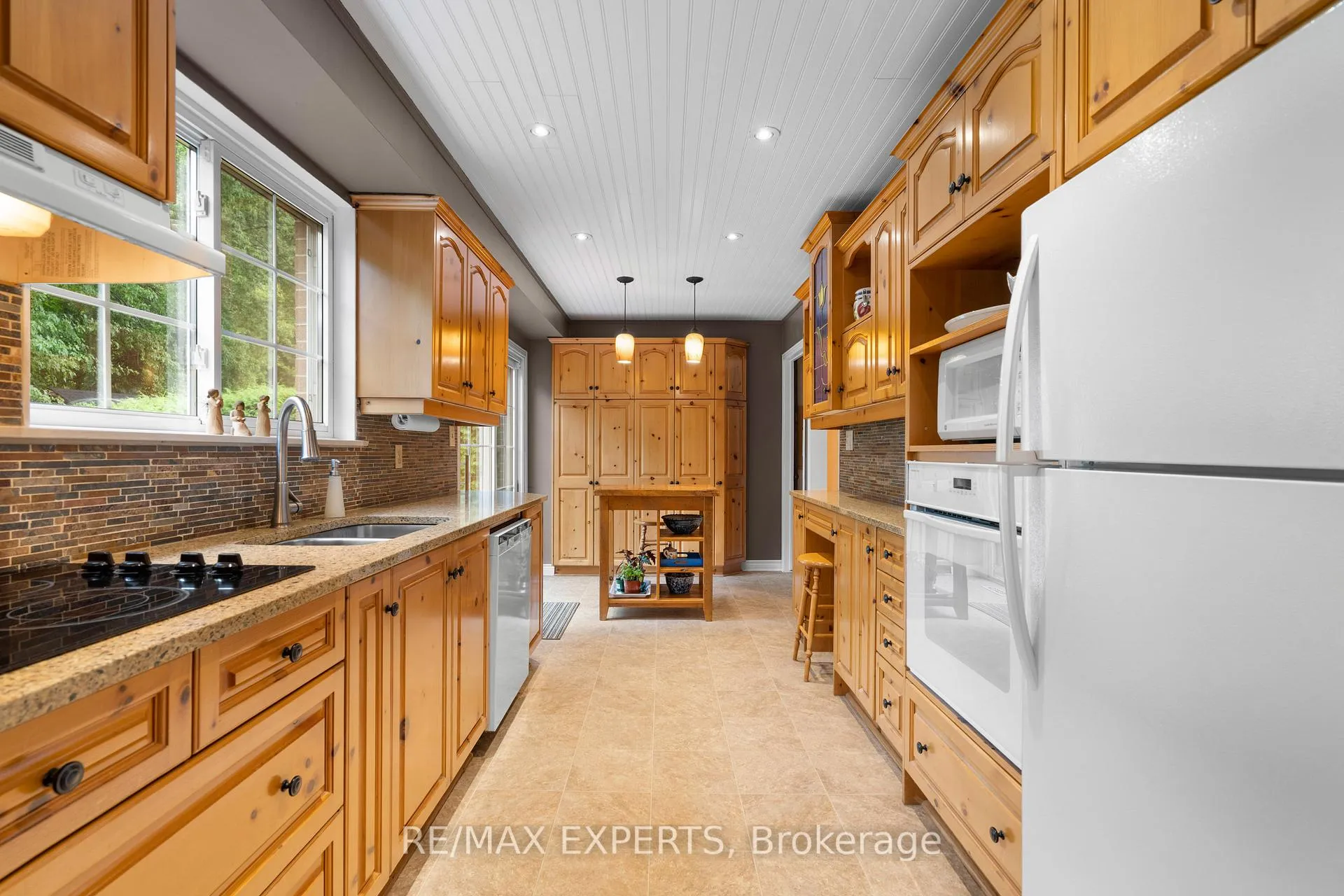 Photo 12 of 28 Hilltop Drive, Caledon, Caledon East — HOMEH