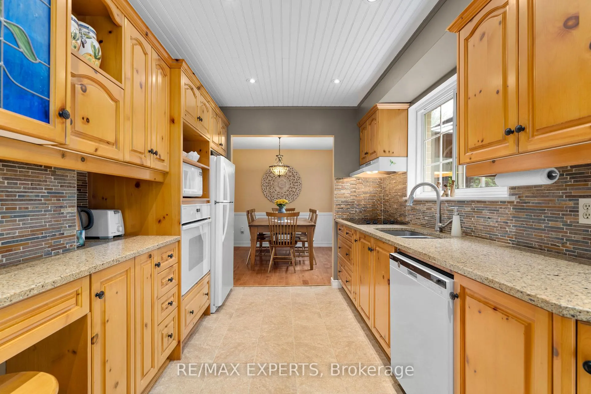 Photo 13 of 28 Hilltop Drive, Caledon, Caledon East — HOMEH