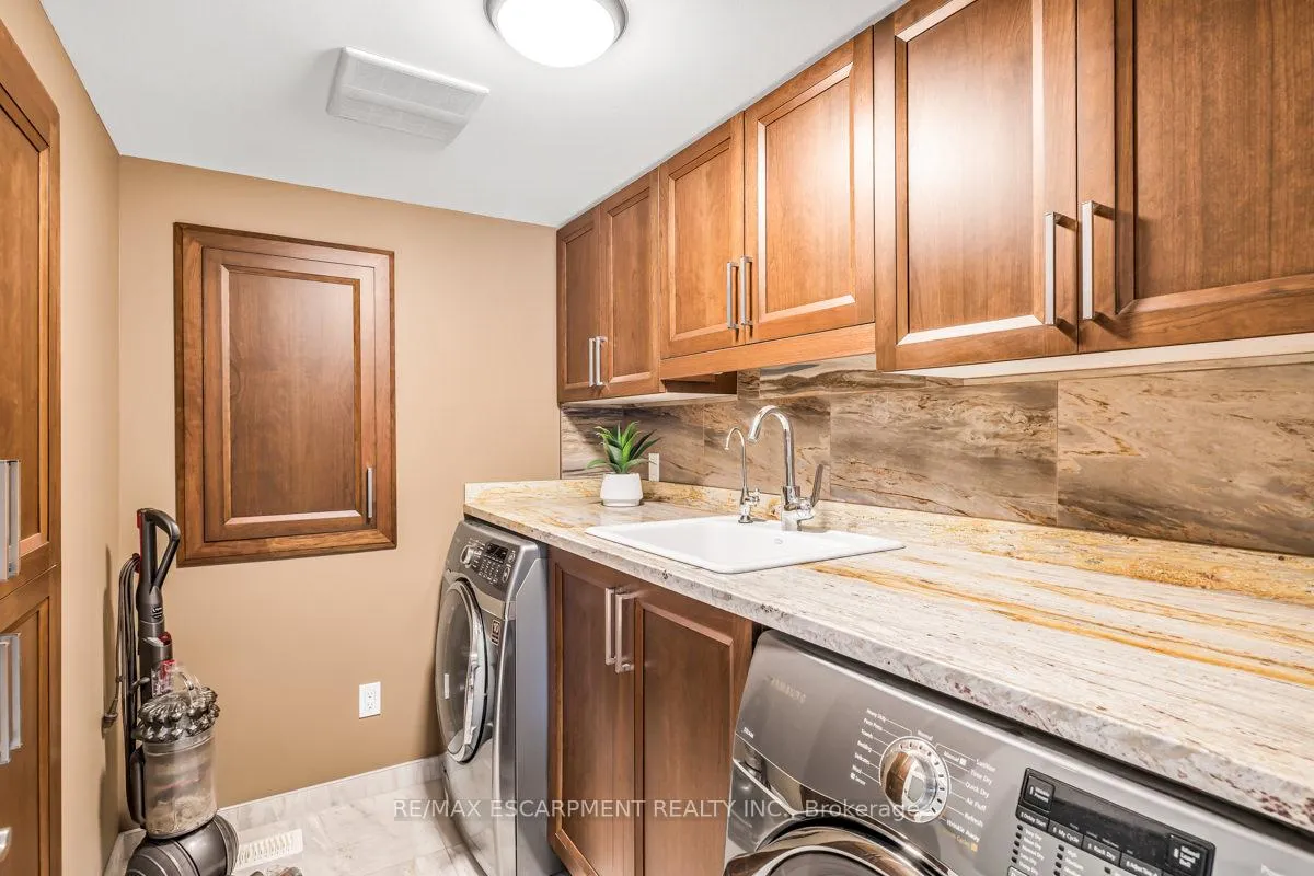 Photo 18 of 1399 Safari Road, Hamilton, Rural Flamborough — HOMEH