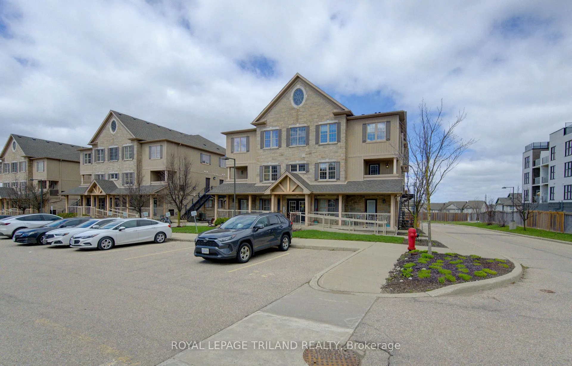 Photo 4 of Unit 9H, 1460 Highland Road W, Kitchener, Highland West — HOMEH