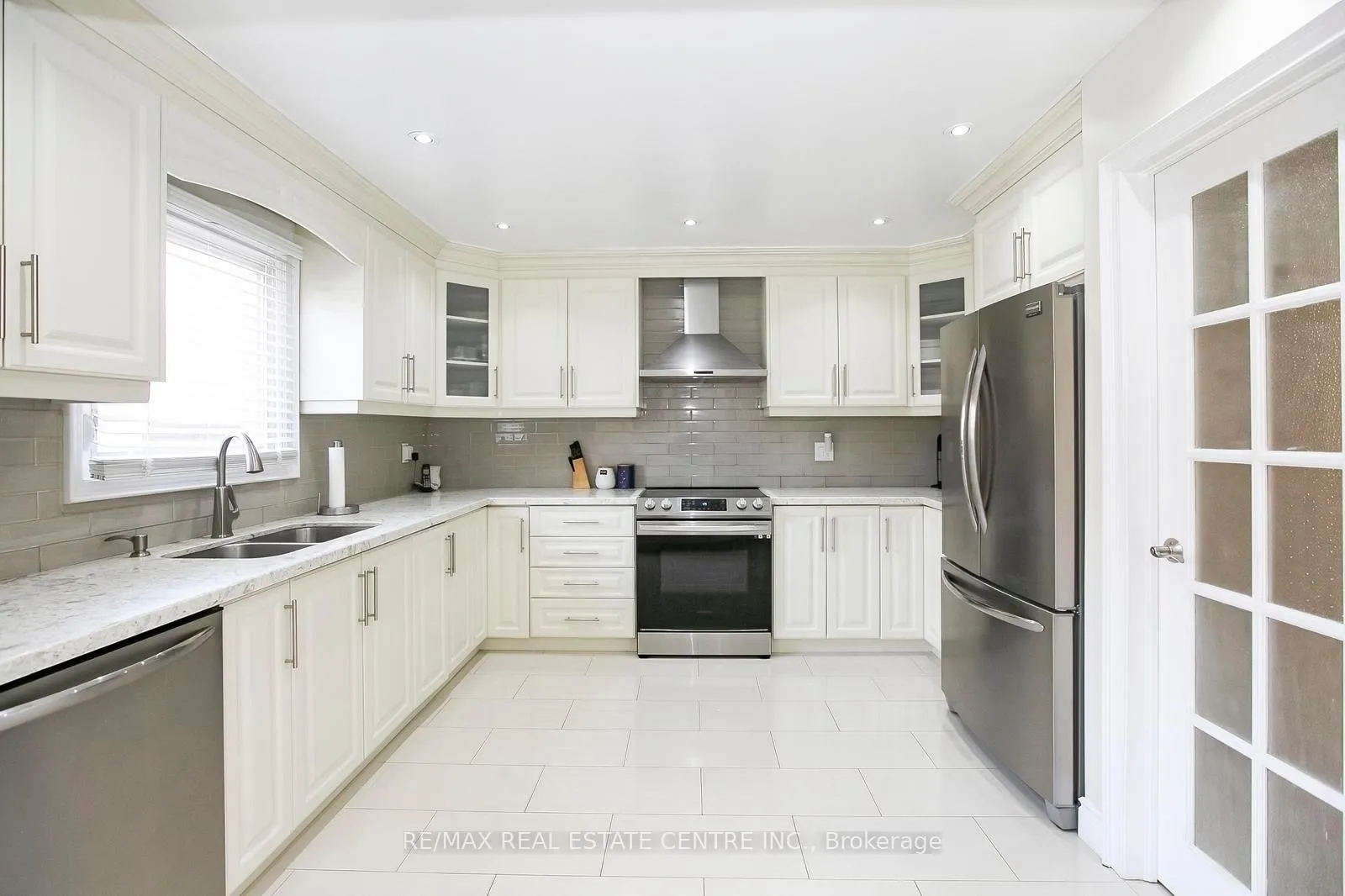 Photo 12 of 108 Moffatt Avenue, Brampton, Fletcher's West — HOMEH