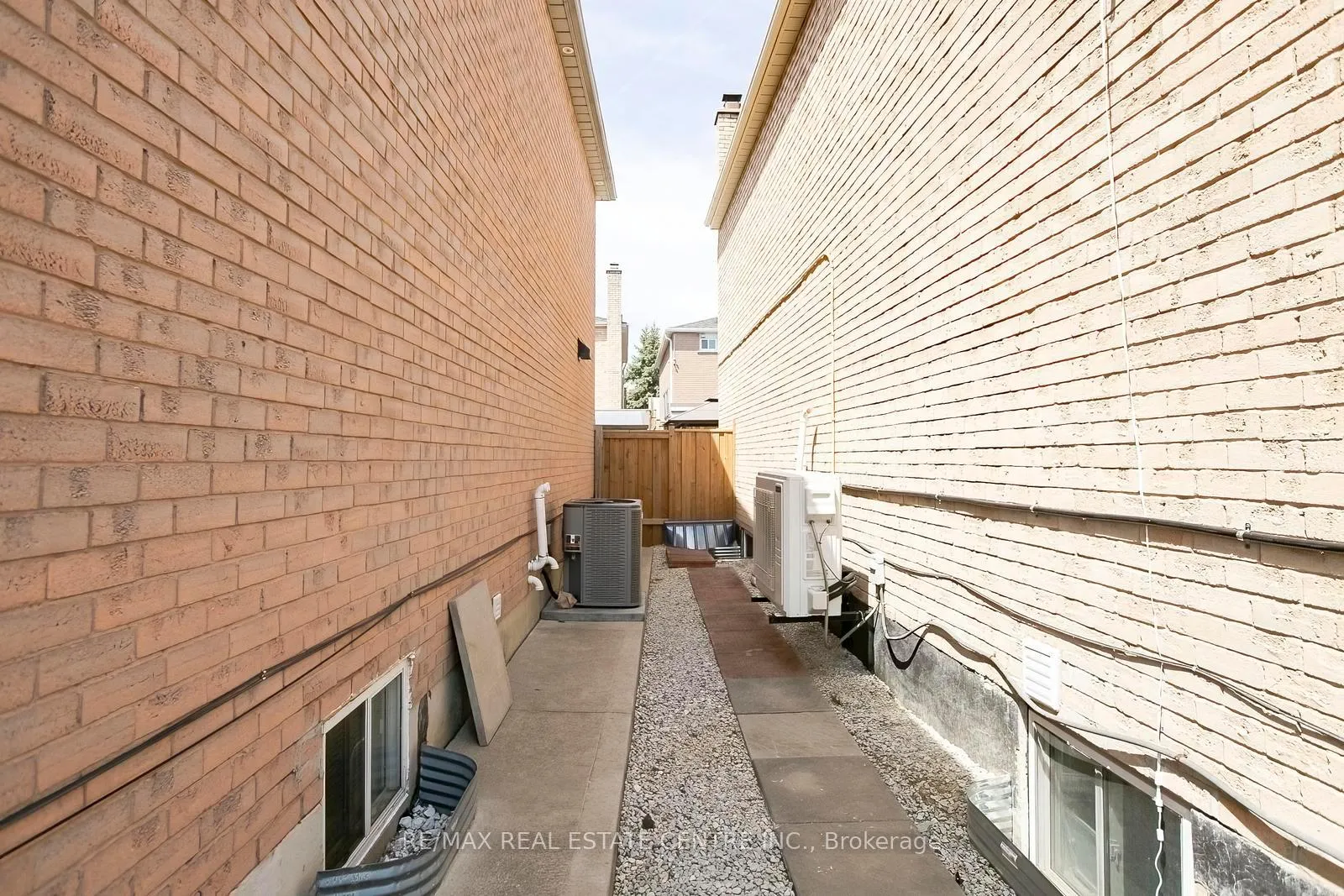 Photo 44 of 108 Moffatt Avenue, Brampton, Fletcher's West — HOMEH