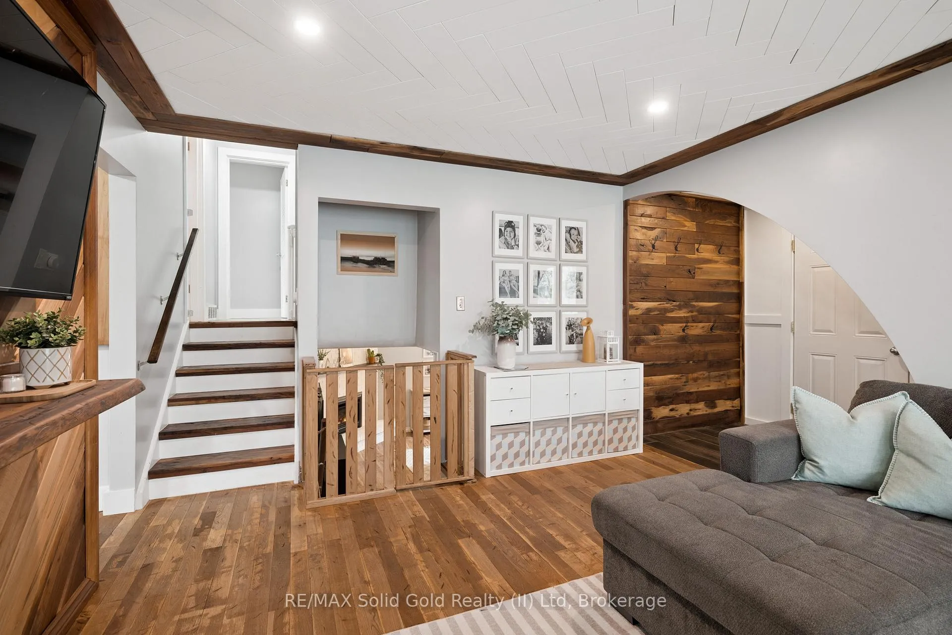 Photo 8 of 522 Glendene Crescent, Waterloo — HOMEH
