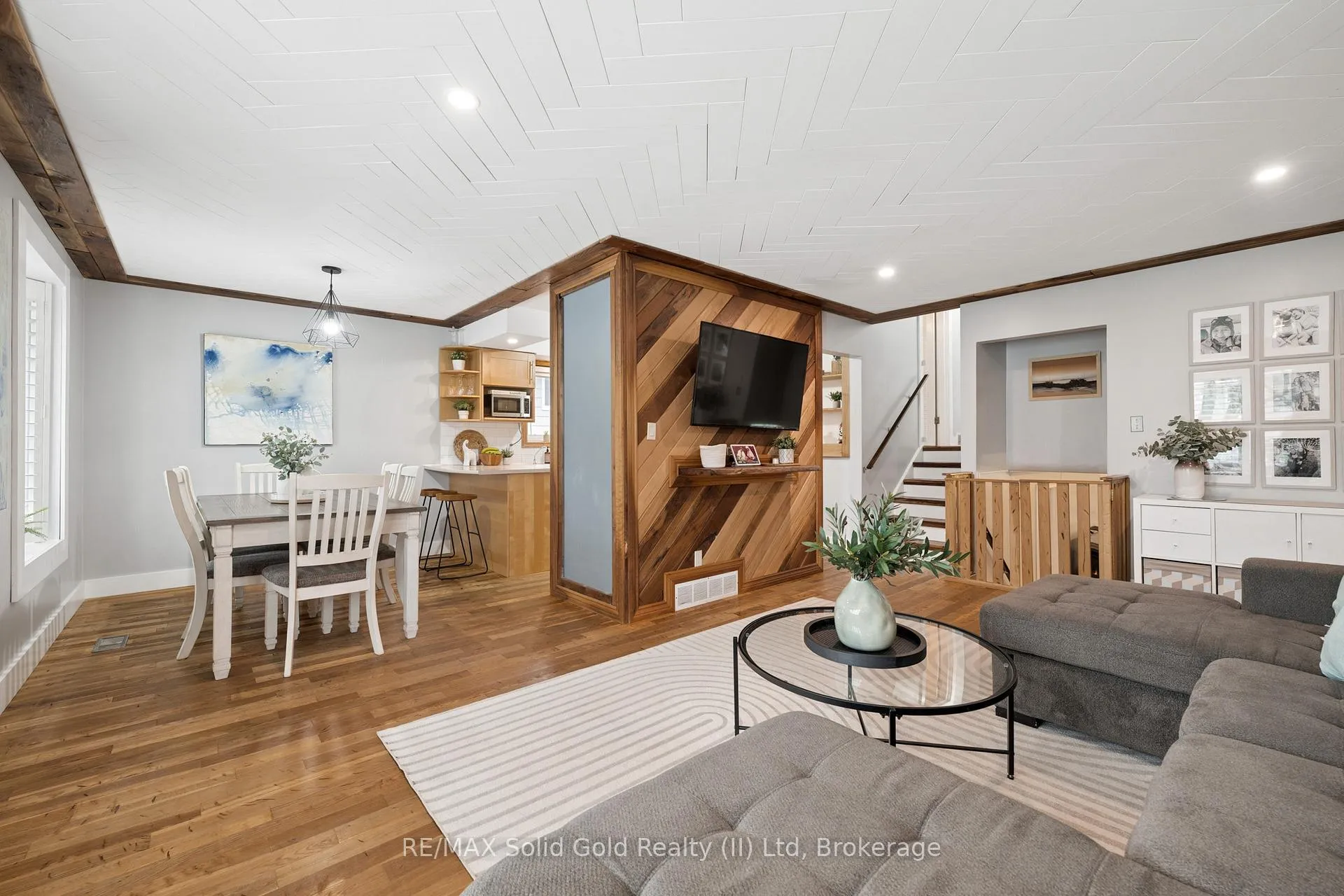 Photo 9 of 522 Glendene Crescent, Waterloo — HOMEH