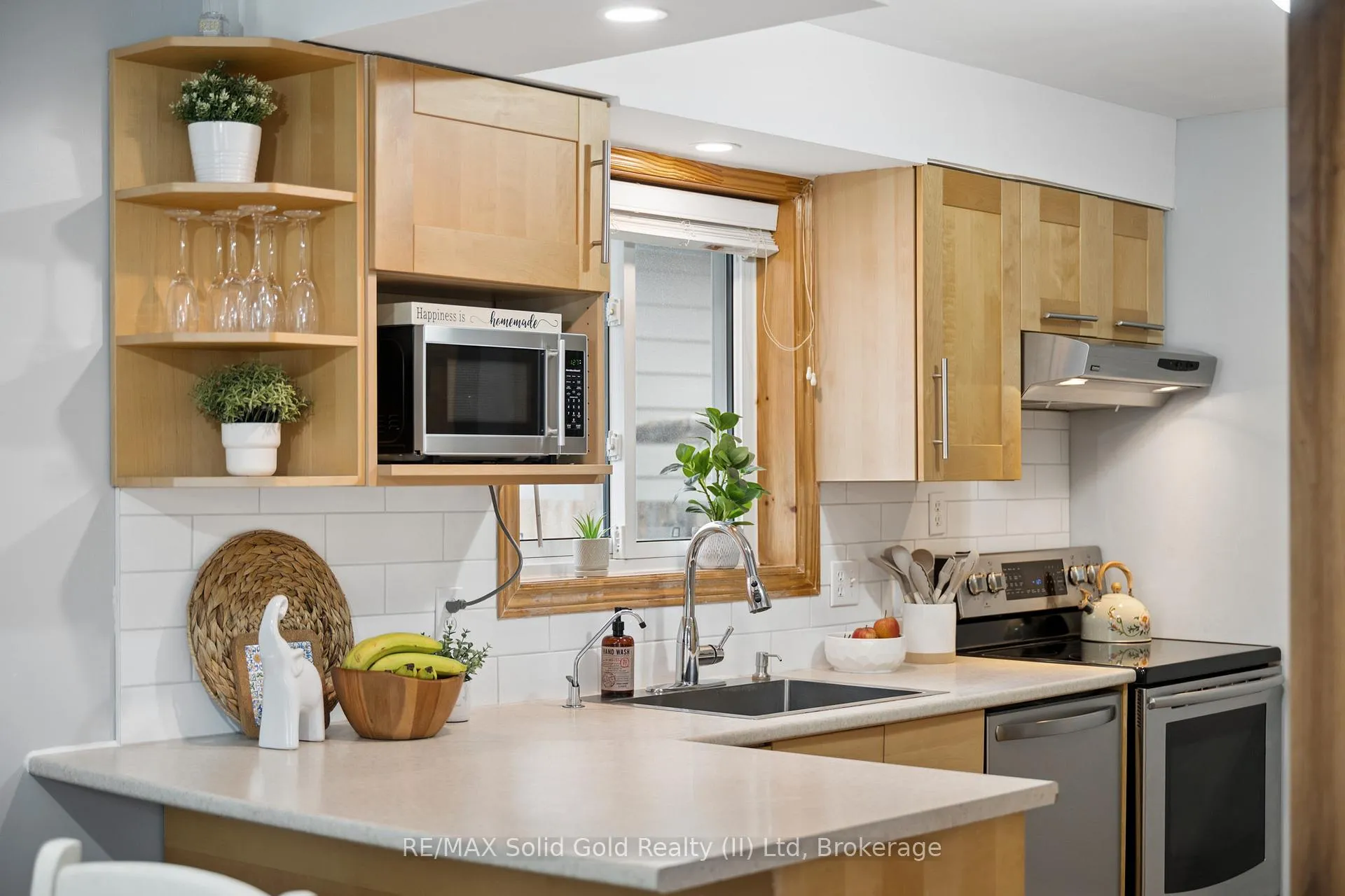 Photo 13 of 522 Glendene Crescent, Waterloo — HOMEH