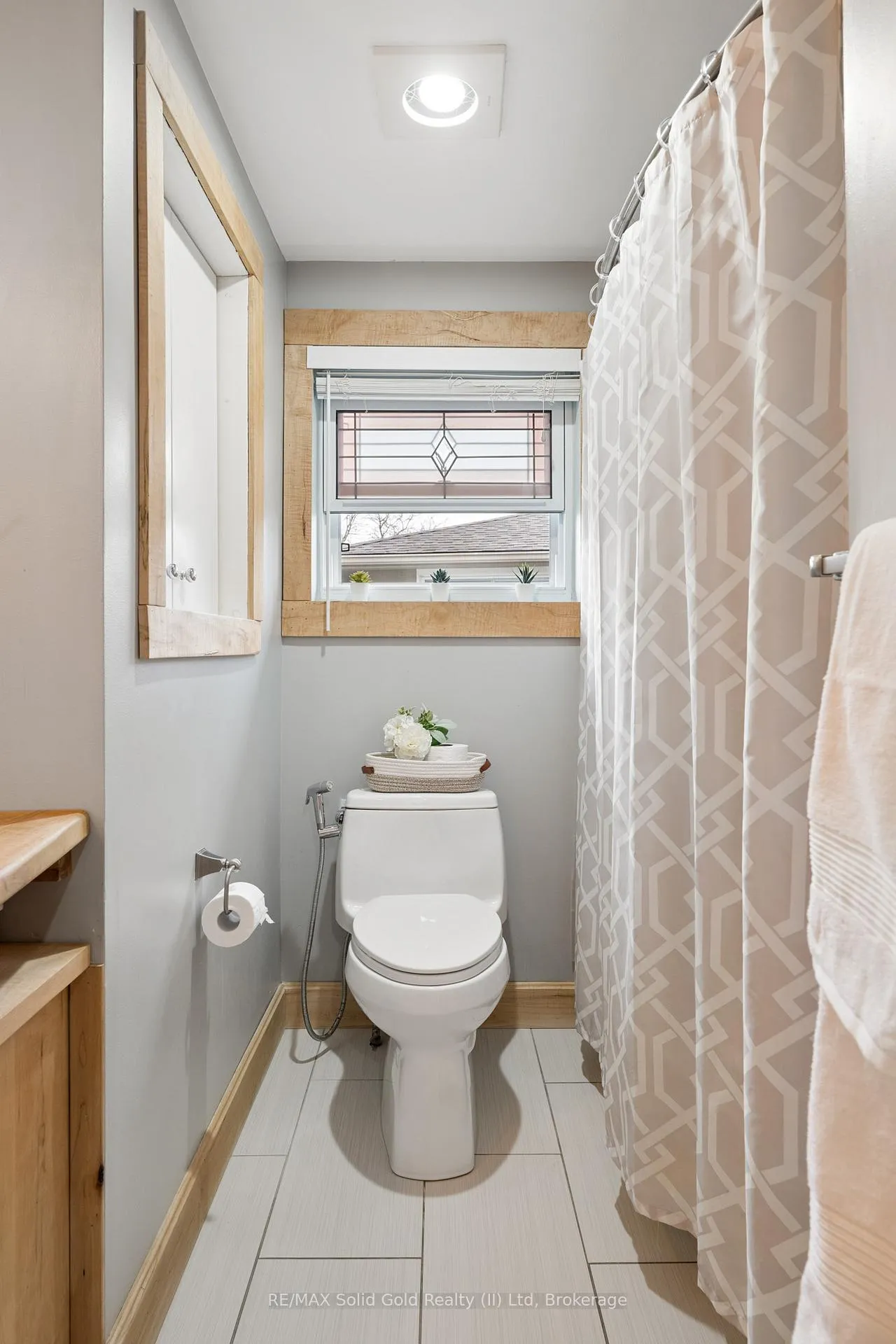 Photo 25 of 522 Glendene Crescent, Waterloo — HOMEH