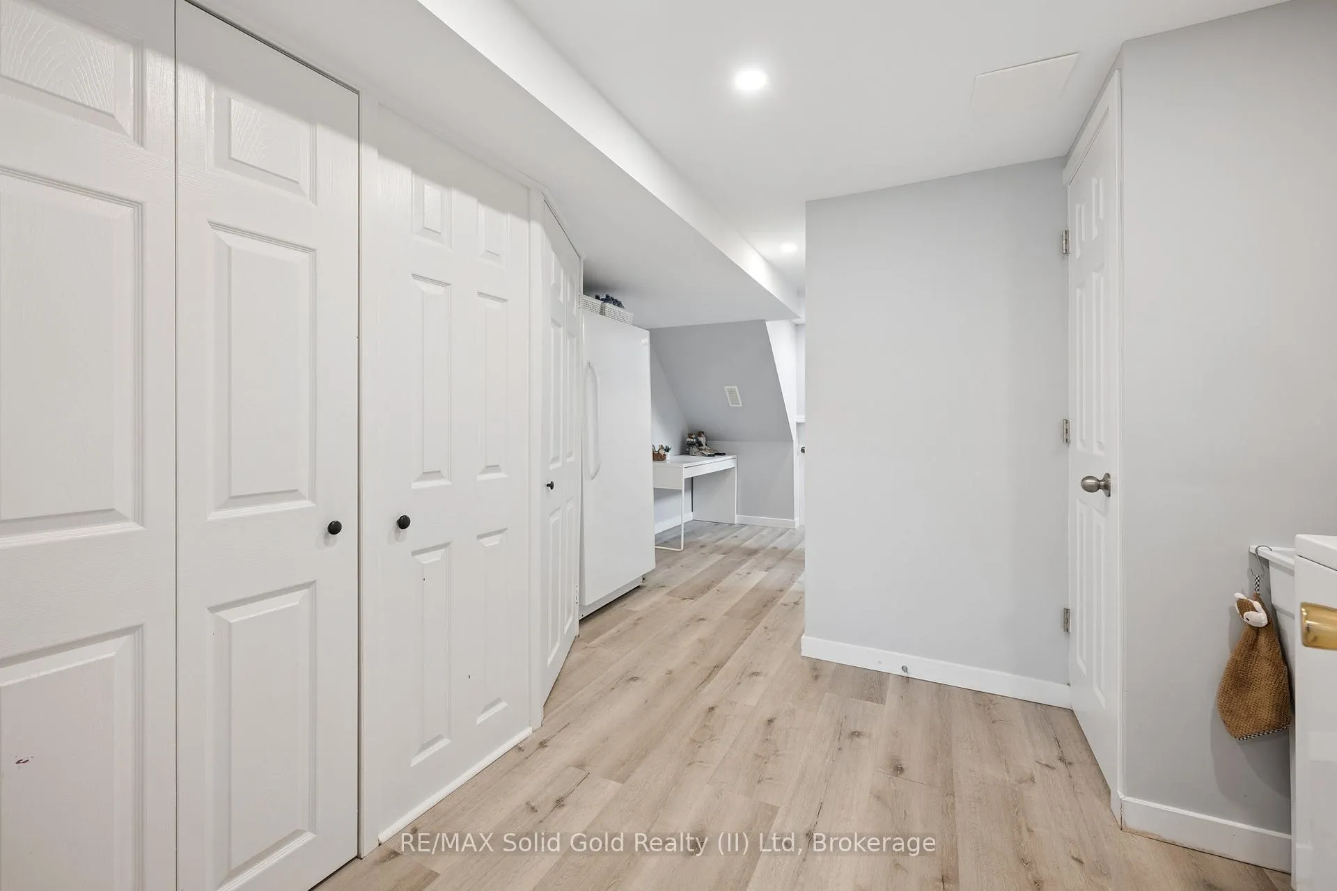 Photo 29 of 522 Glendene Crescent, Waterloo — HOMEH