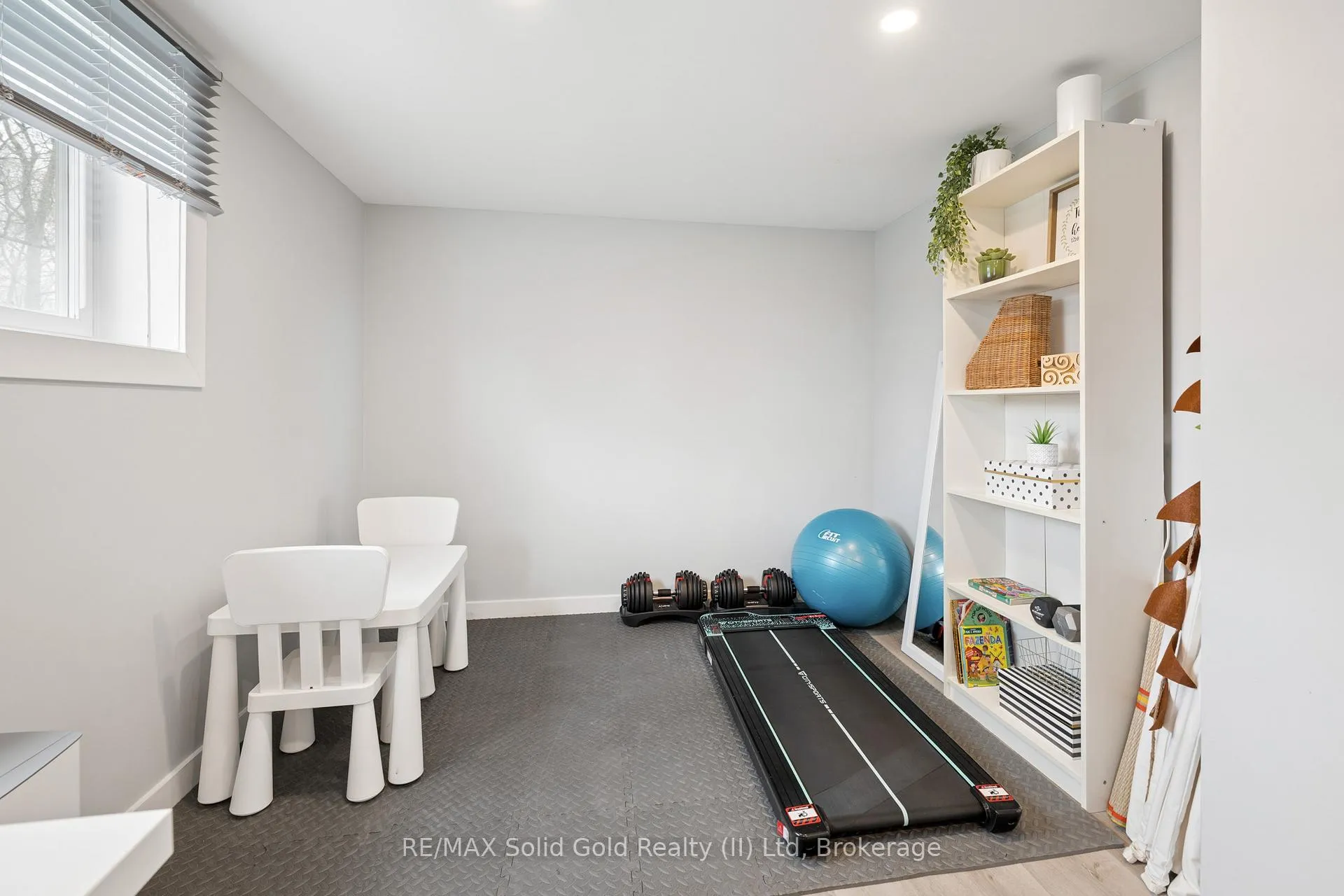Photo 31 of 522 Glendene Crescent, Waterloo — HOMEH