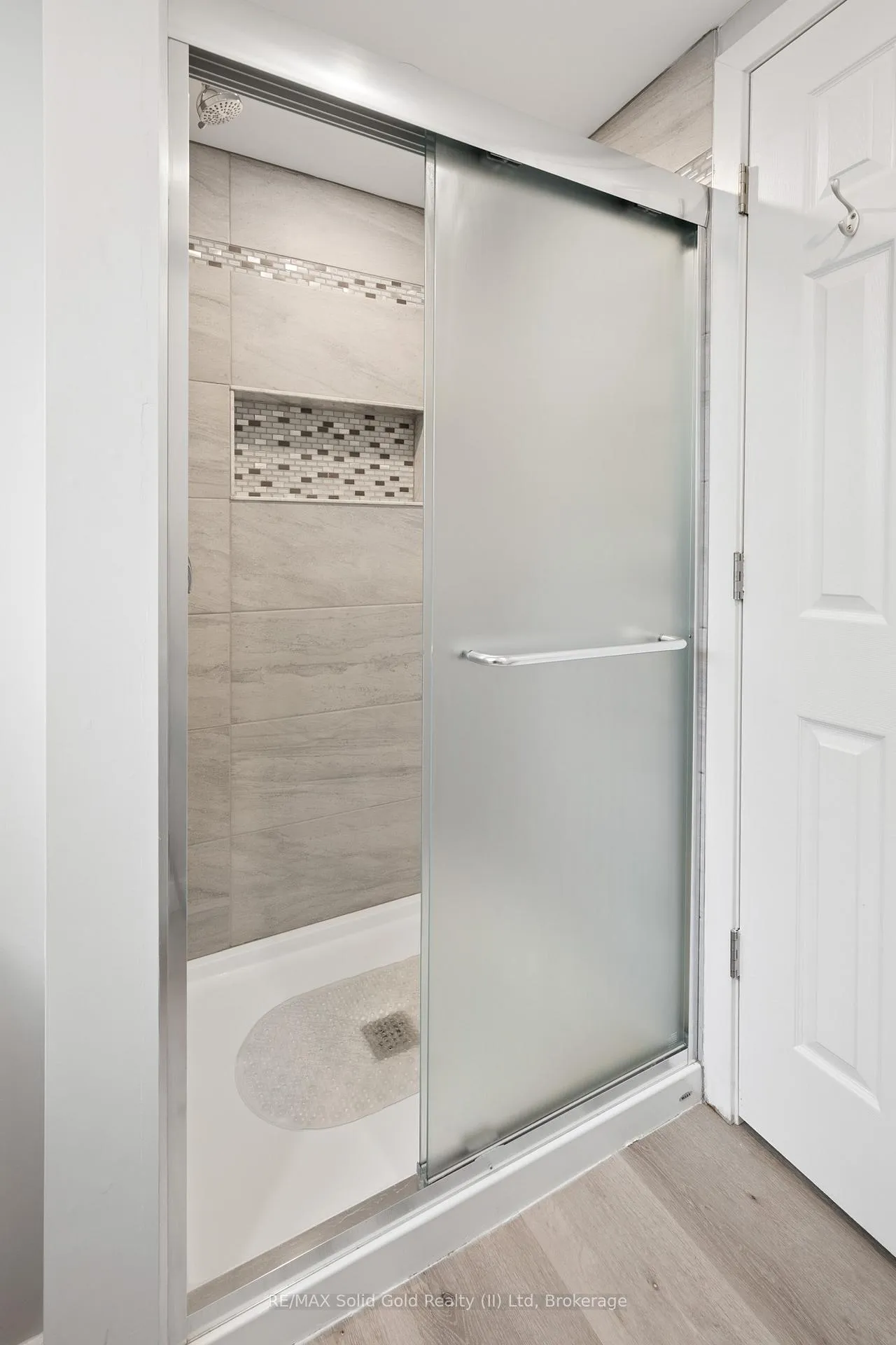 Photo 34 of 522 Glendene Crescent, Waterloo — HOMEH