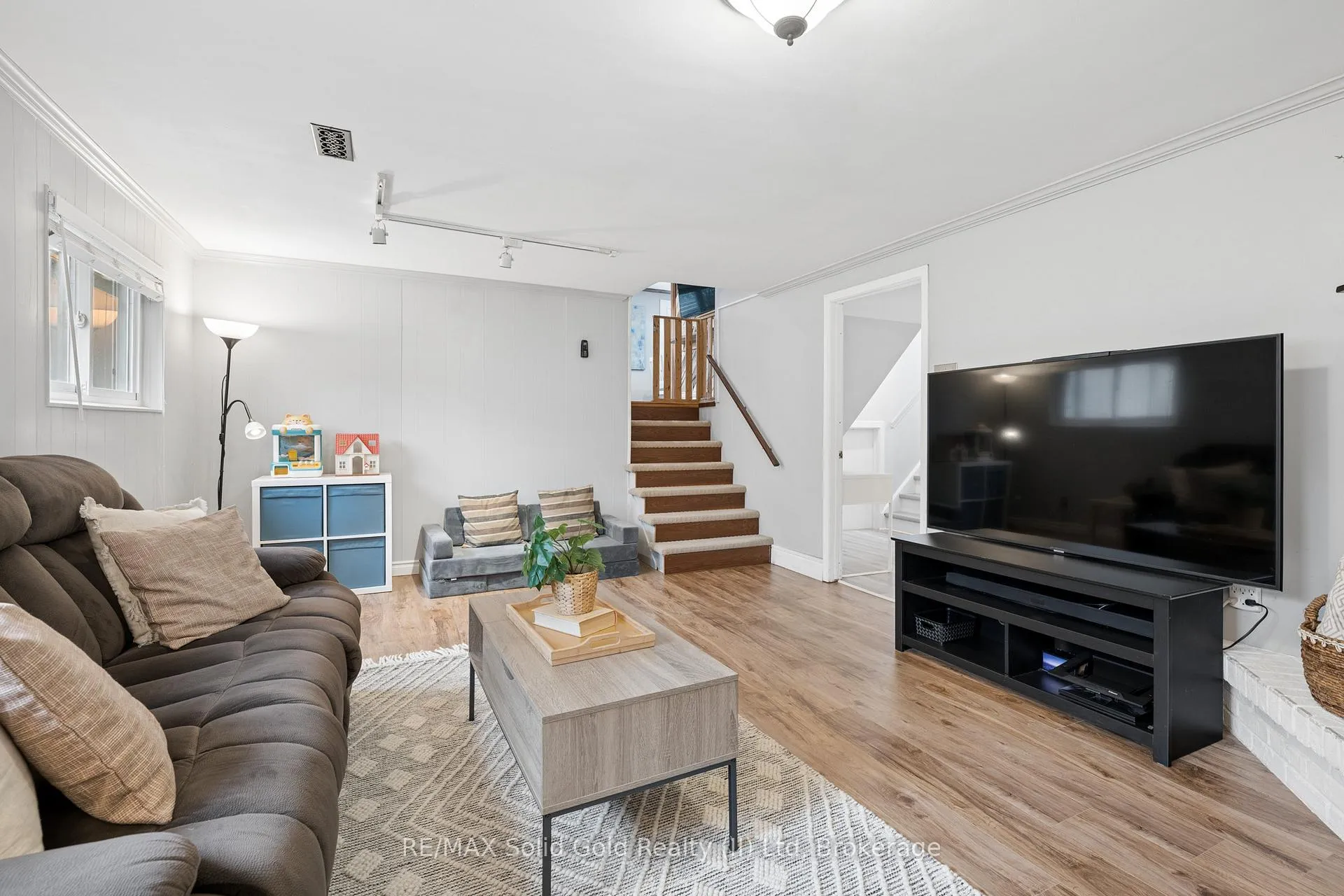 Photo 37 of 522 Glendene Crescent, Waterloo — HOMEH