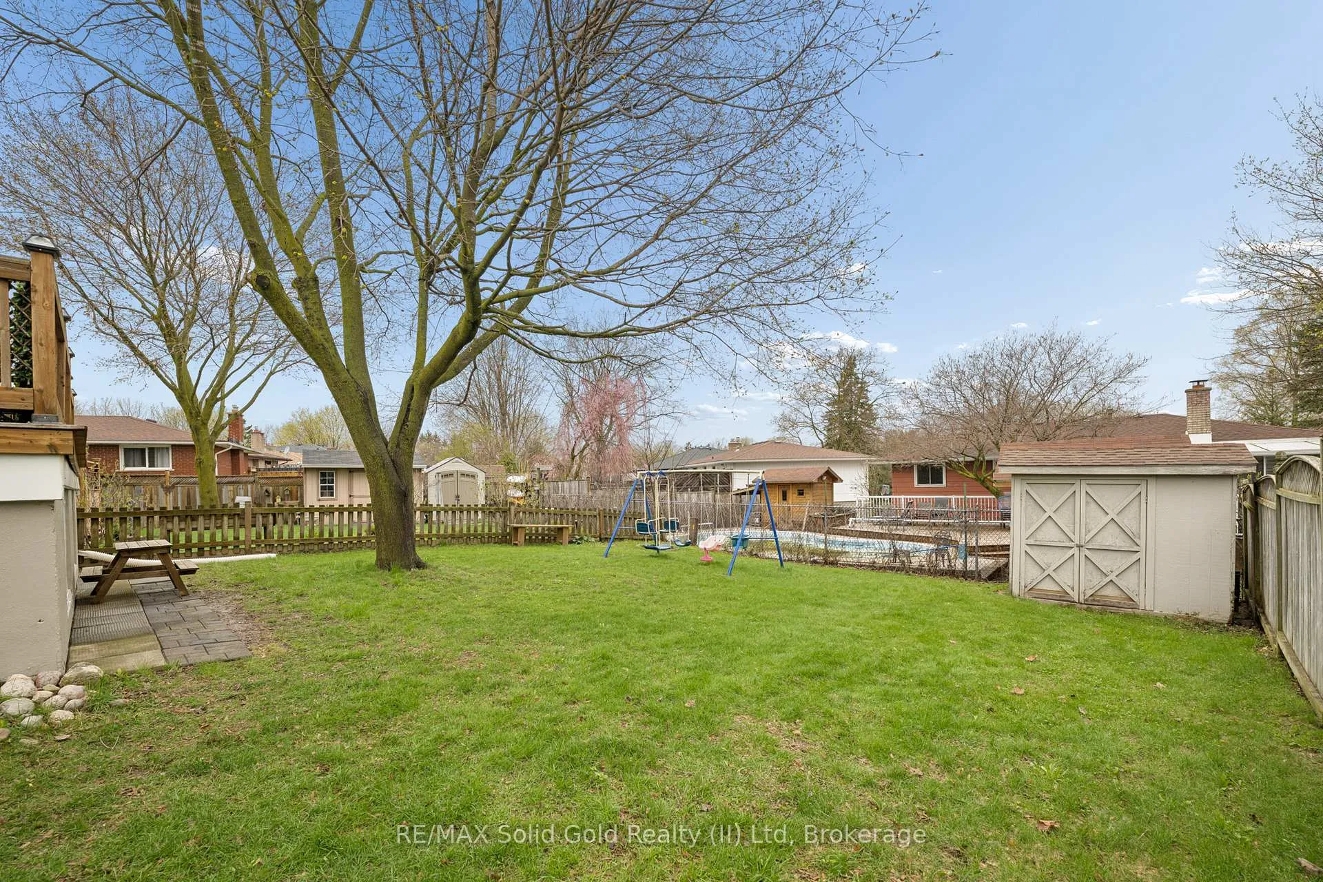 Photo 40 of 522 Glendene Crescent, Waterloo — HOMEH