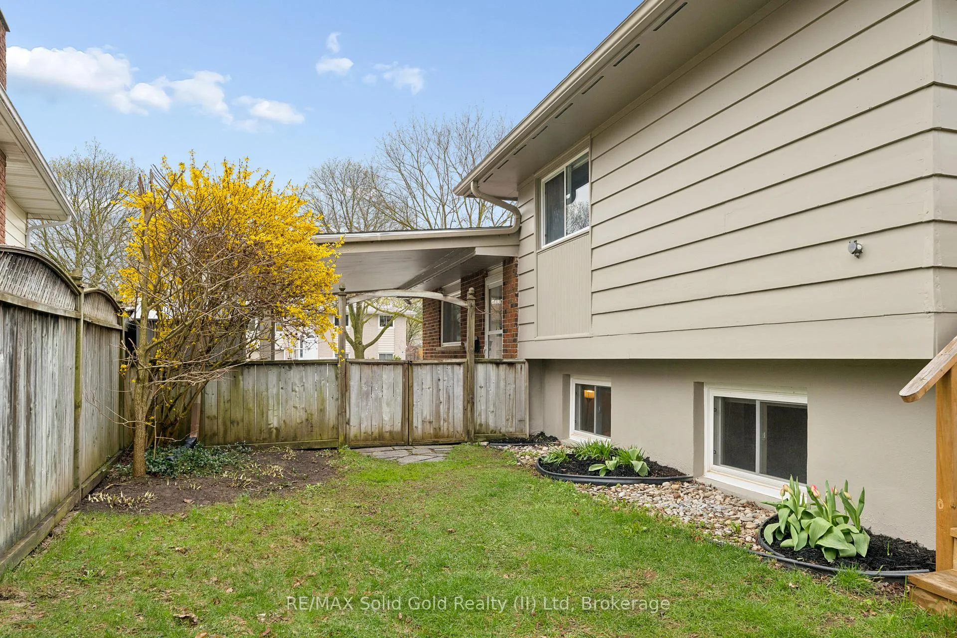 Photo 41 of 522 Glendene Crescent, Waterloo — HOMEH