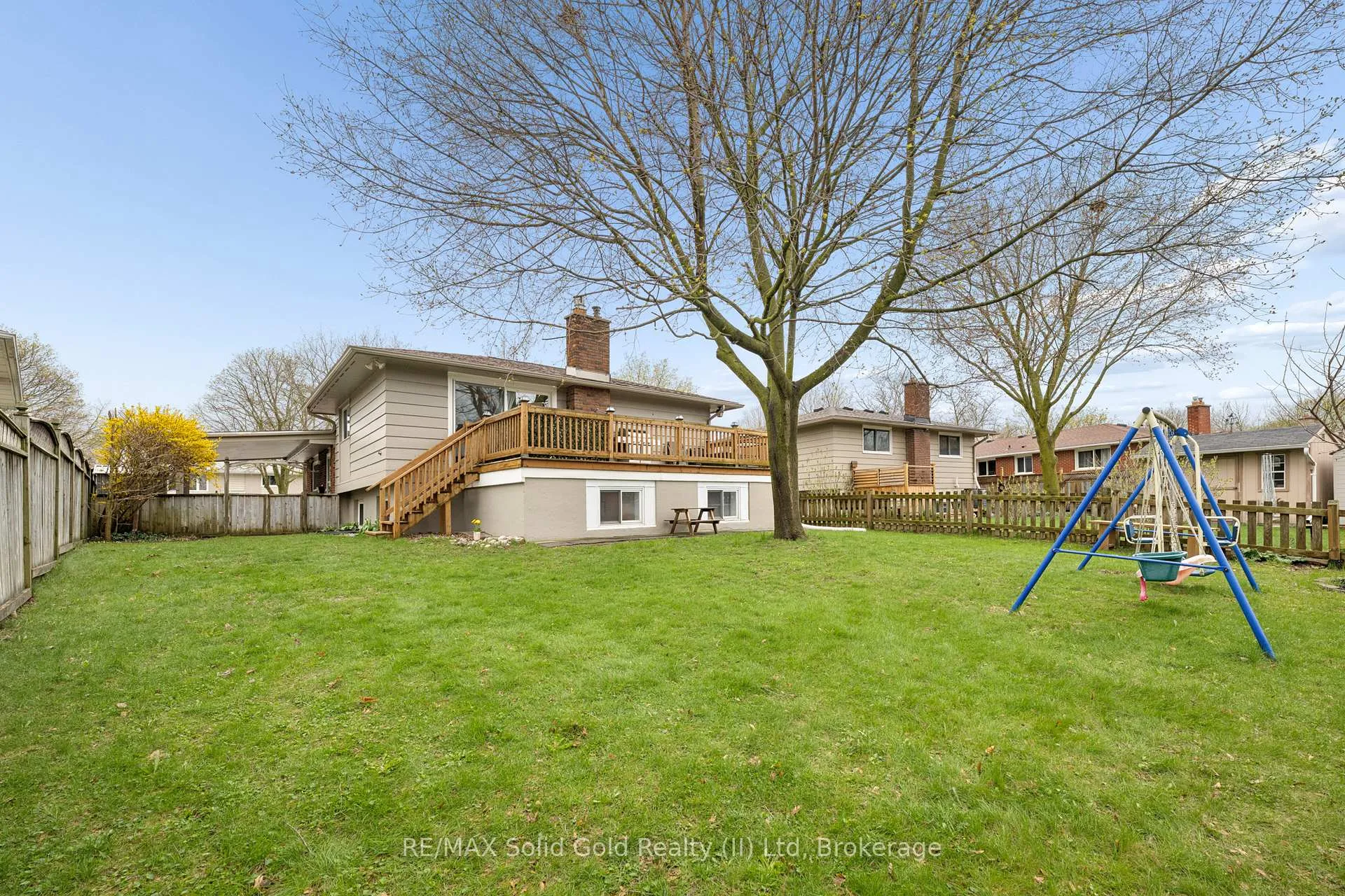 Photo 42 of 522 Glendene Crescent, Waterloo — HOMEH