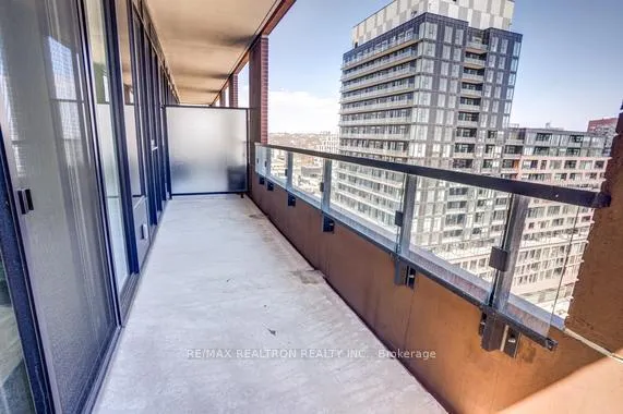 Photo 10 of 270 Dufferin Street, Toronto, High Park-Swansea — HOMEH