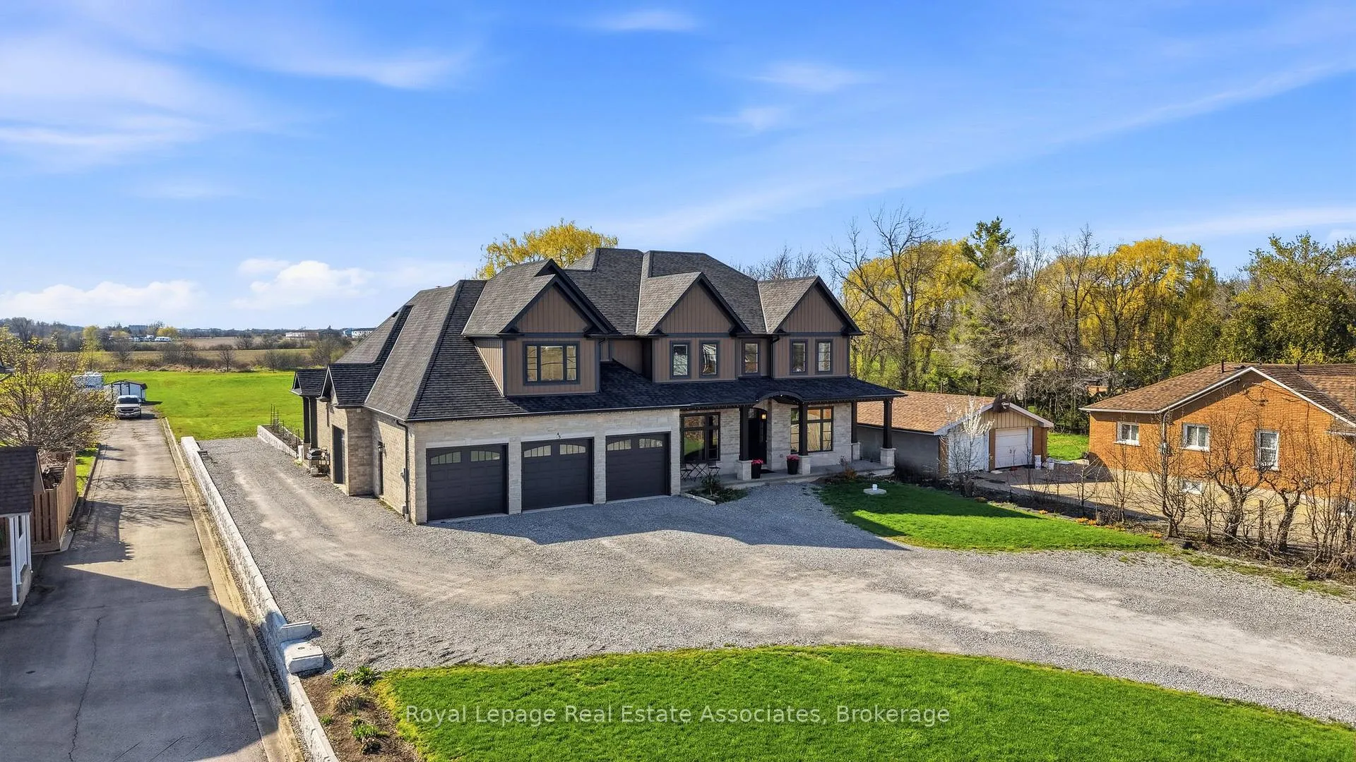 Photo 2 of 43 Third Road E, Hamilton, Rural Stoney Creek — HOMEH