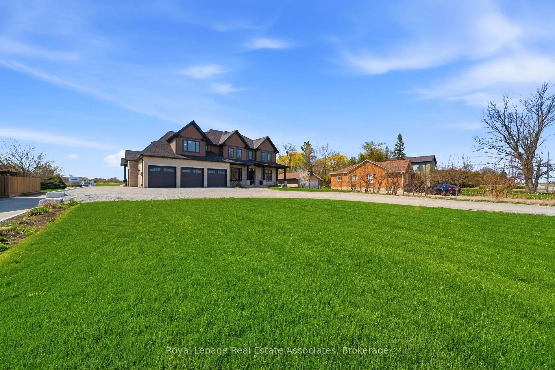 Photo 3 of 43 Third Road E, Hamilton, Rural Stoney Creek — HOMEH