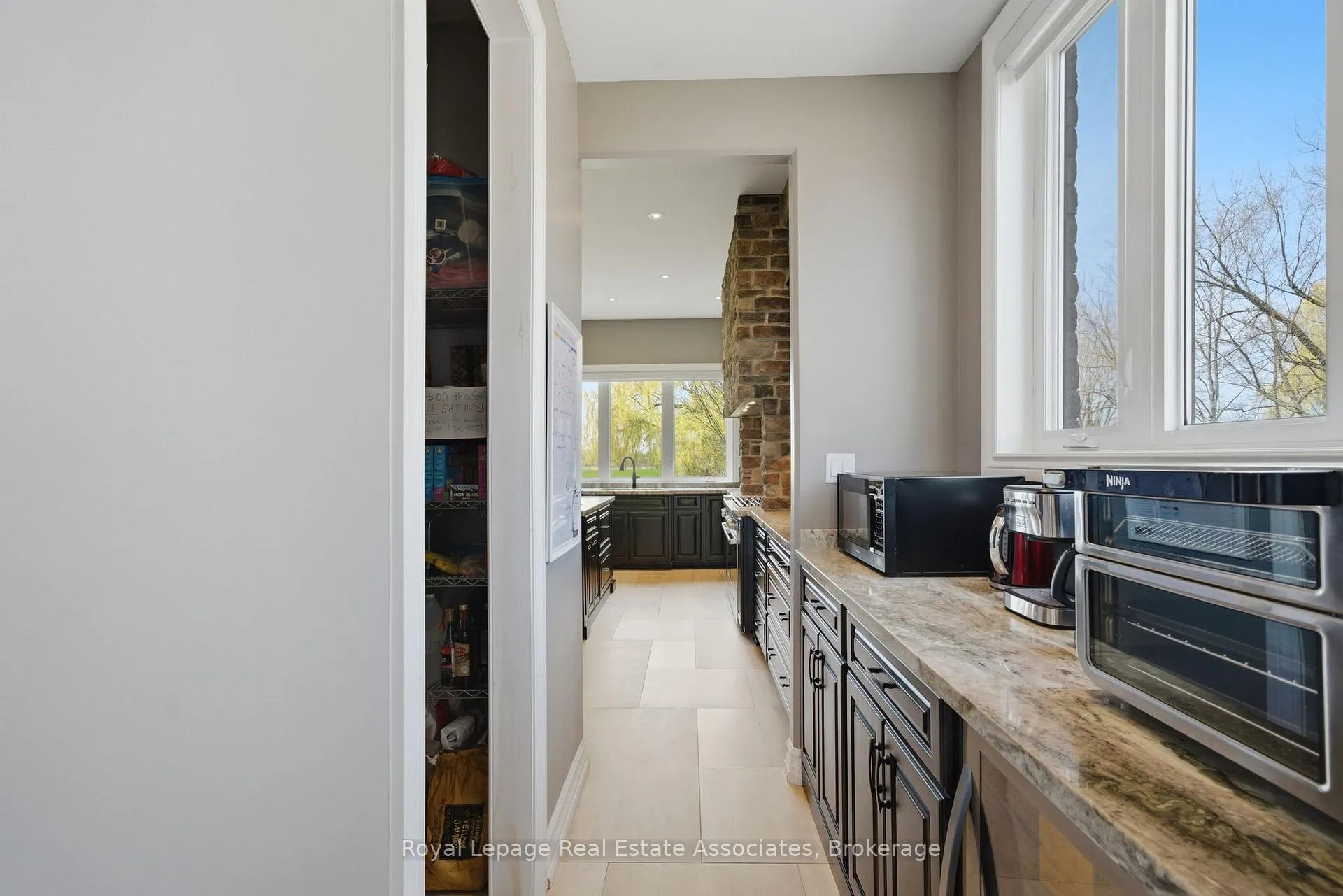 Photo 8 of 43 Third Road E, Hamilton, Rural Stoney Creek — HOMEH