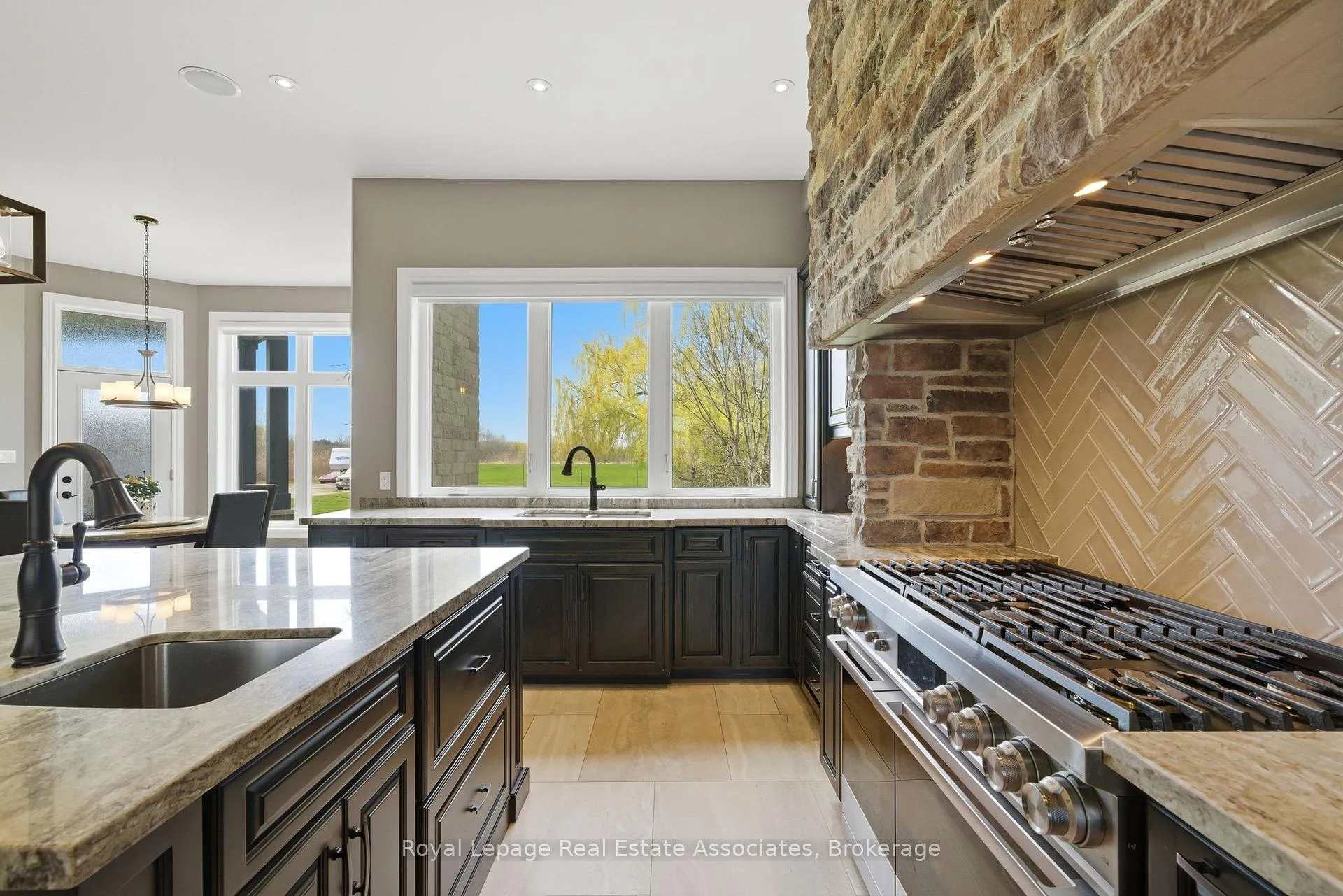 Photo 9 of 43 Third Road E, Hamilton, Rural Stoney Creek — HOMEH