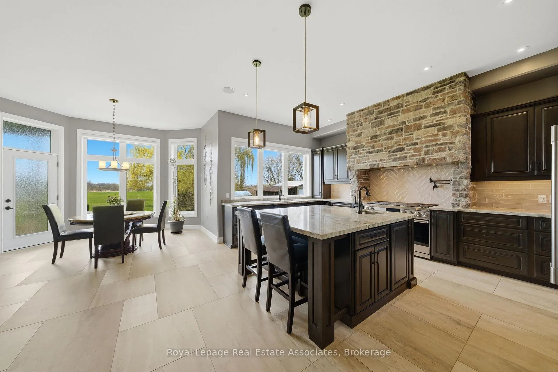 Photo 11 of 43 Third Road E, Hamilton, Rural Stoney Creek — HOMEH