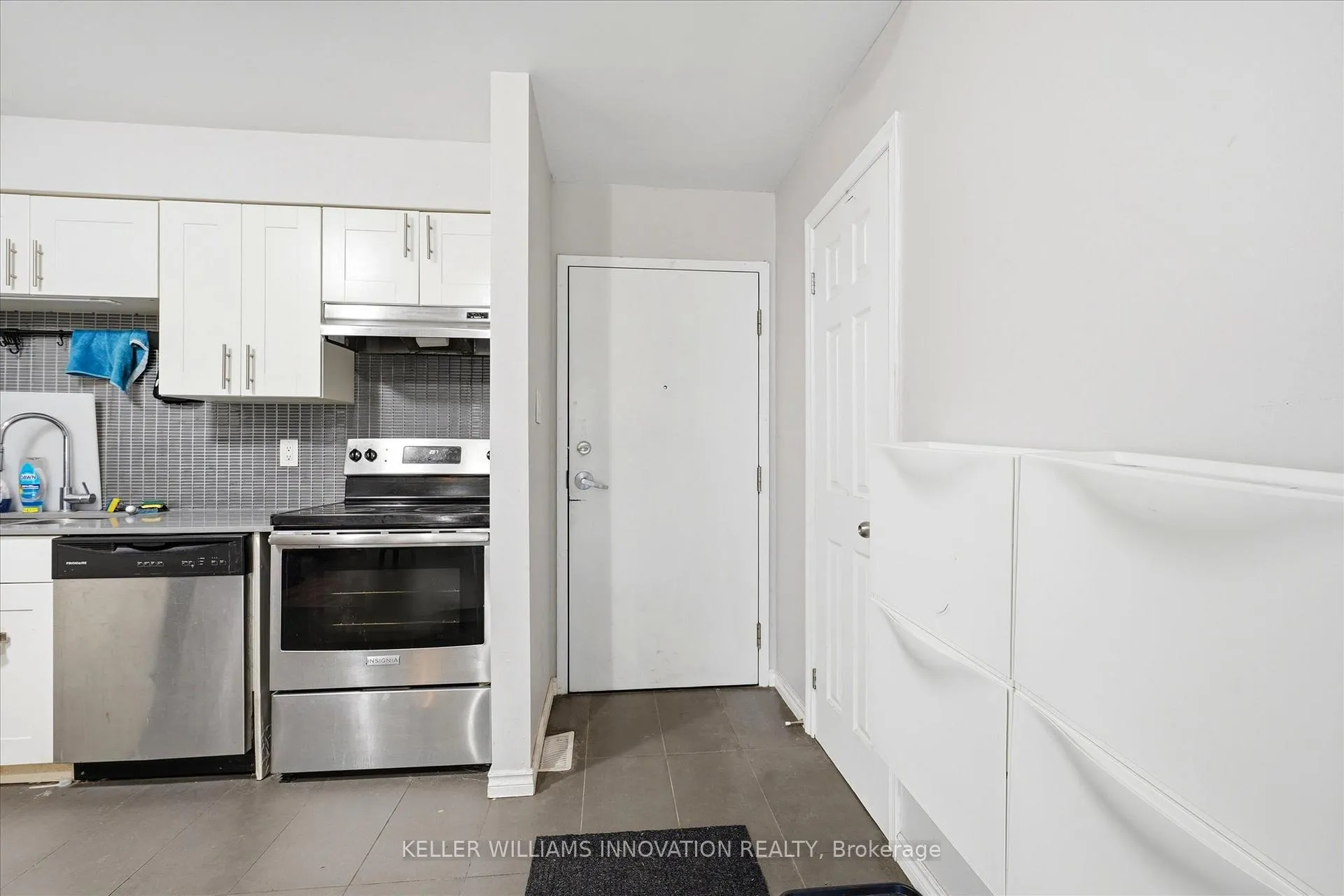 Photo 3 of Unit 4, 508 Quiet Place, Waterloo, Lakeshore Village — HOMEH