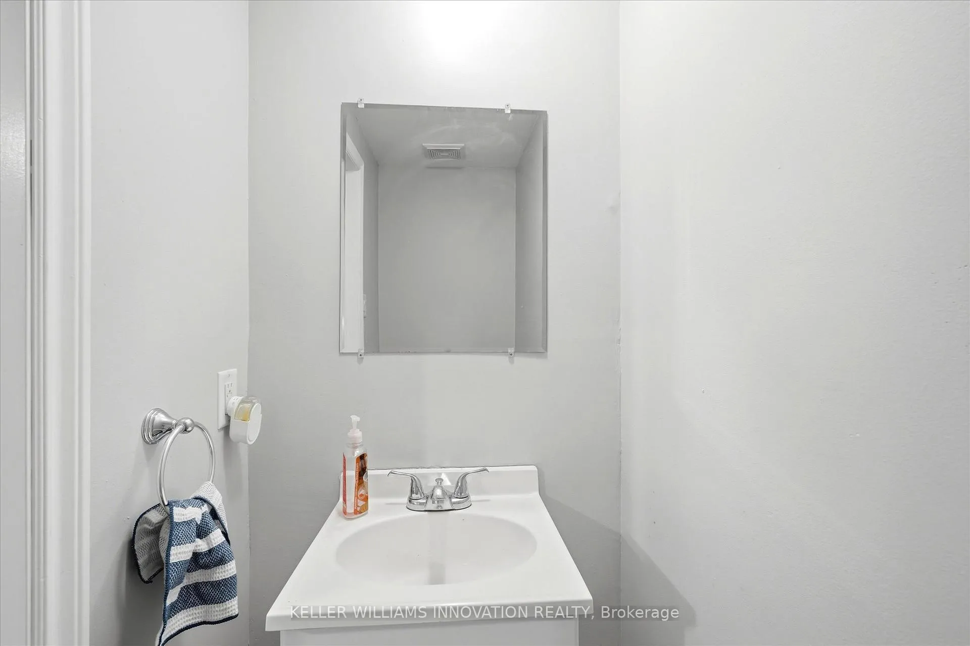 Photo 7 of Unit 4, 508 Quiet Place, Waterloo, Lakeshore Village — HOMEH