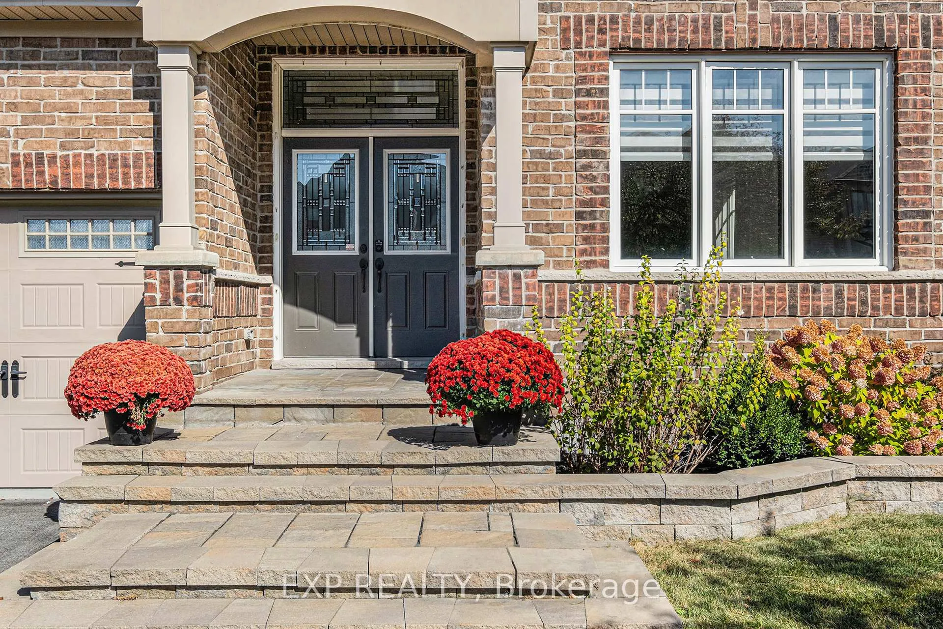 Photo 3 of 386 Andalusian Crescent, Ottawa, Kanata - Emerald Meadows/Trailwest — HOMEH
