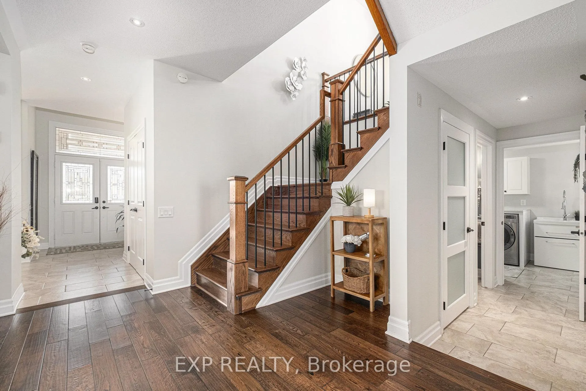 Photo 4 of 386 Andalusian Crescent, Ottawa, Kanata - Emerald Meadows/Trailwest — HOMEH