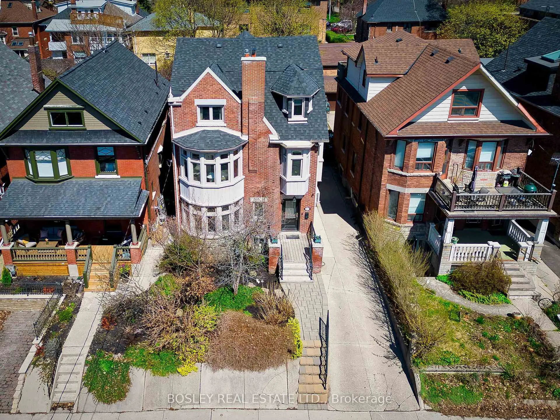 Photo 2 of 220 Wright Avenue, Toronto, High Park-Swansea — HOMEH
