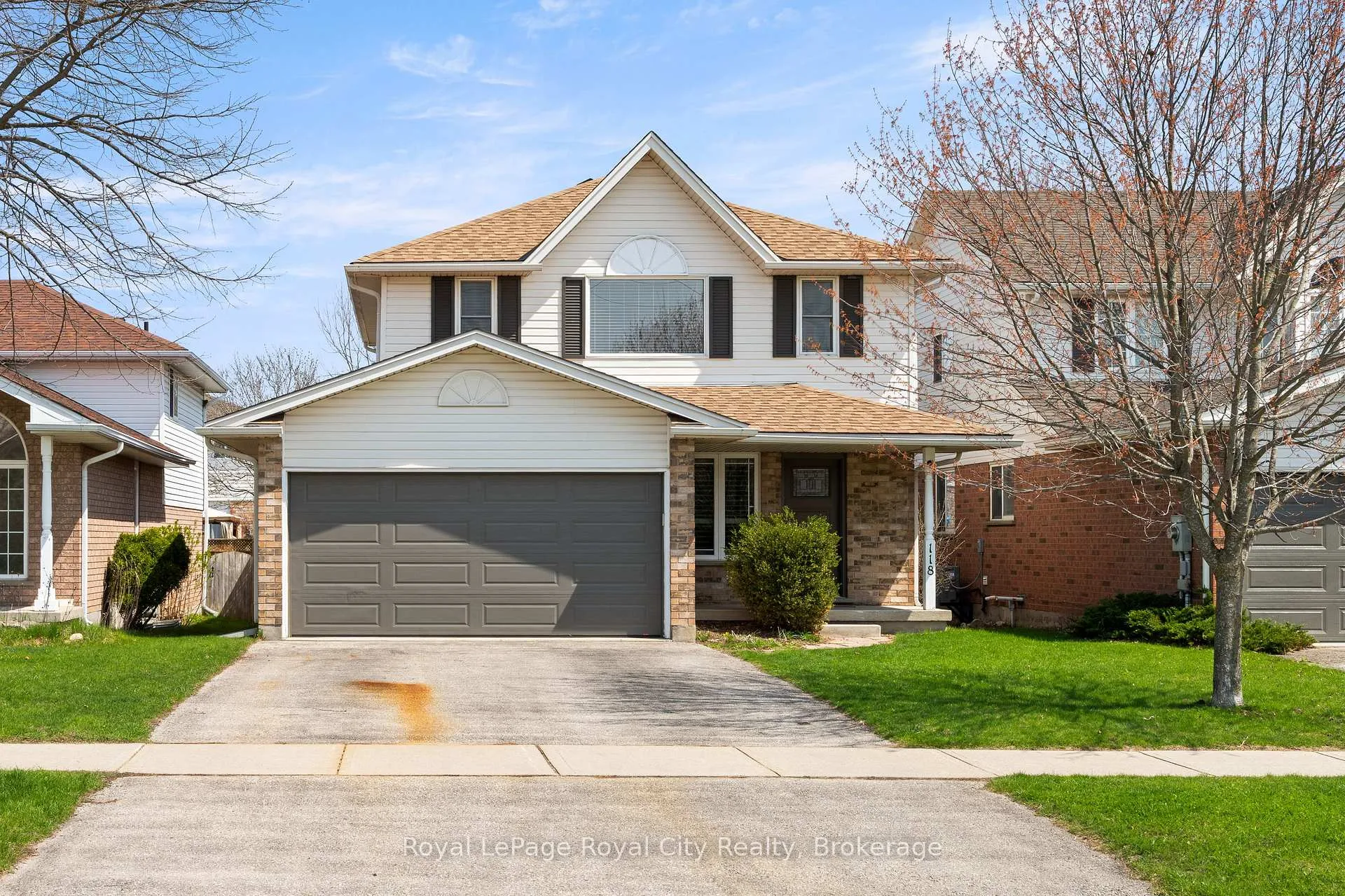 Photo 1 of 118 Clairfields Drive W, Guelph, Clairfields/Hanlon Business Park — HOMEH