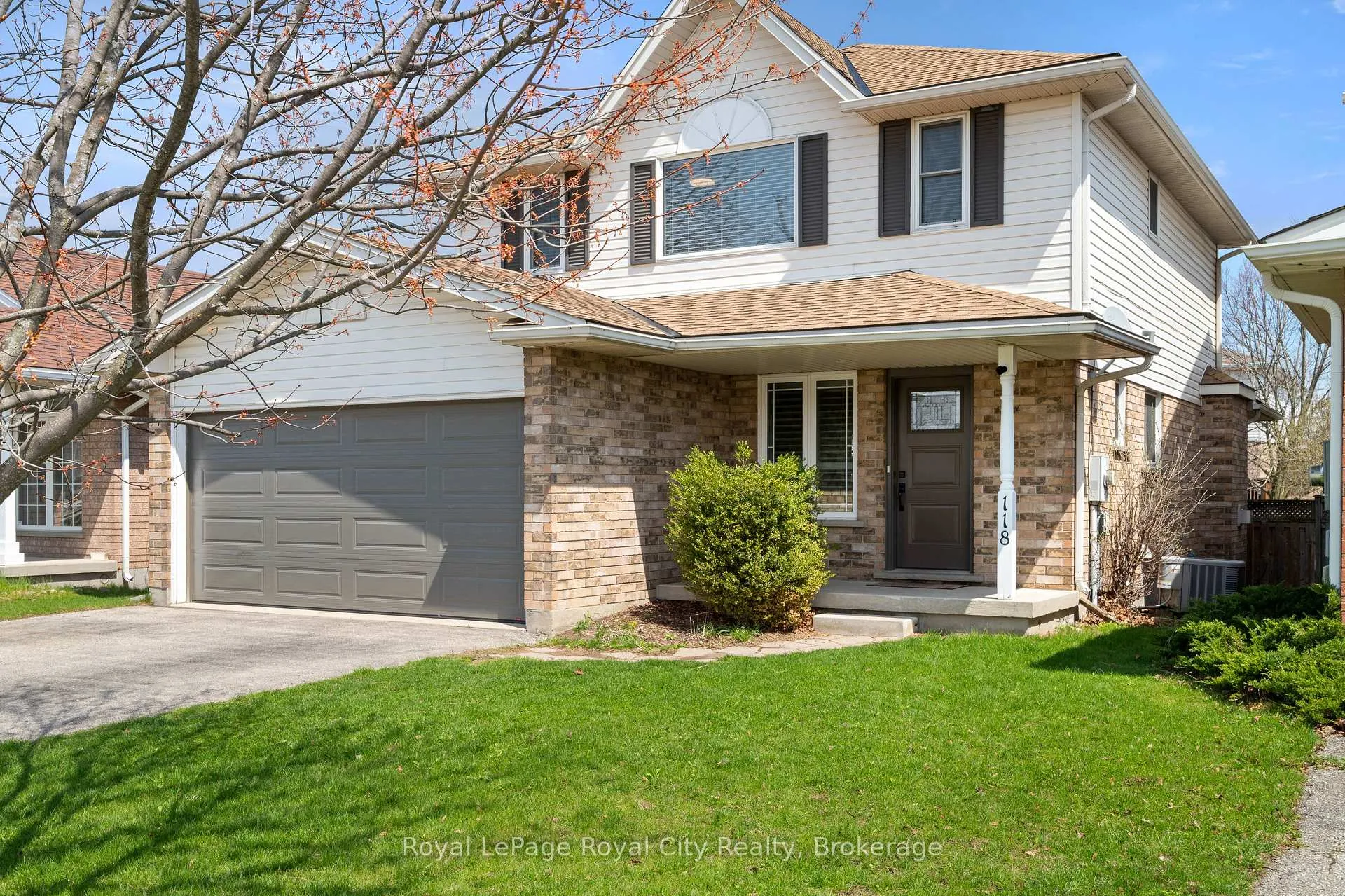 Photo 2 of 118 Clairfields Drive W, Guelph, Clairfields/Hanlon Business Park — HOMEH