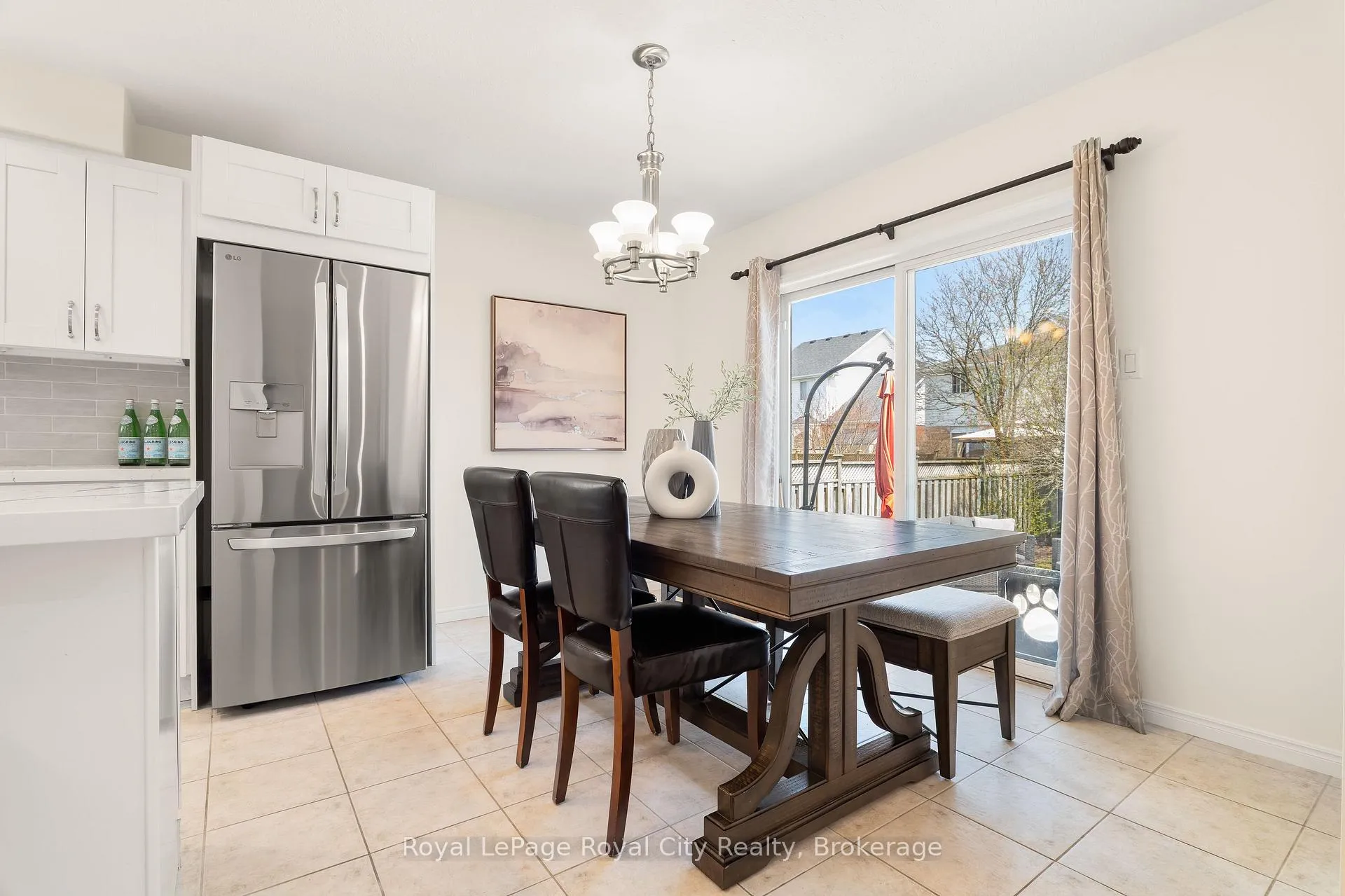 Photo 9 of 118 Clairfields Drive W, Guelph, Clairfields/Hanlon Business Park — HOMEH