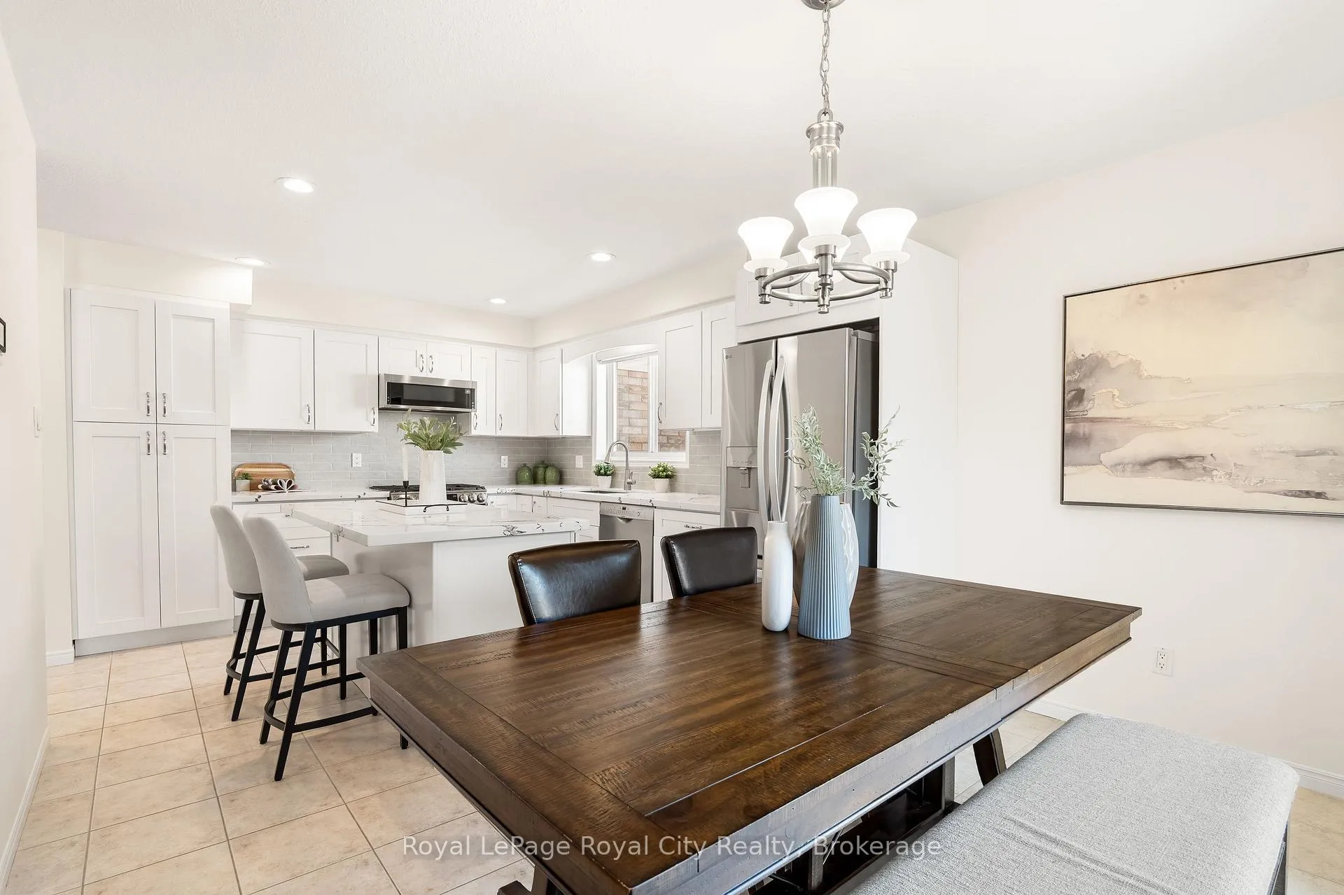Photo 10 of 118 Clairfields Drive W, Guelph, Clairfields/Hanlon Business Park — HOMEH