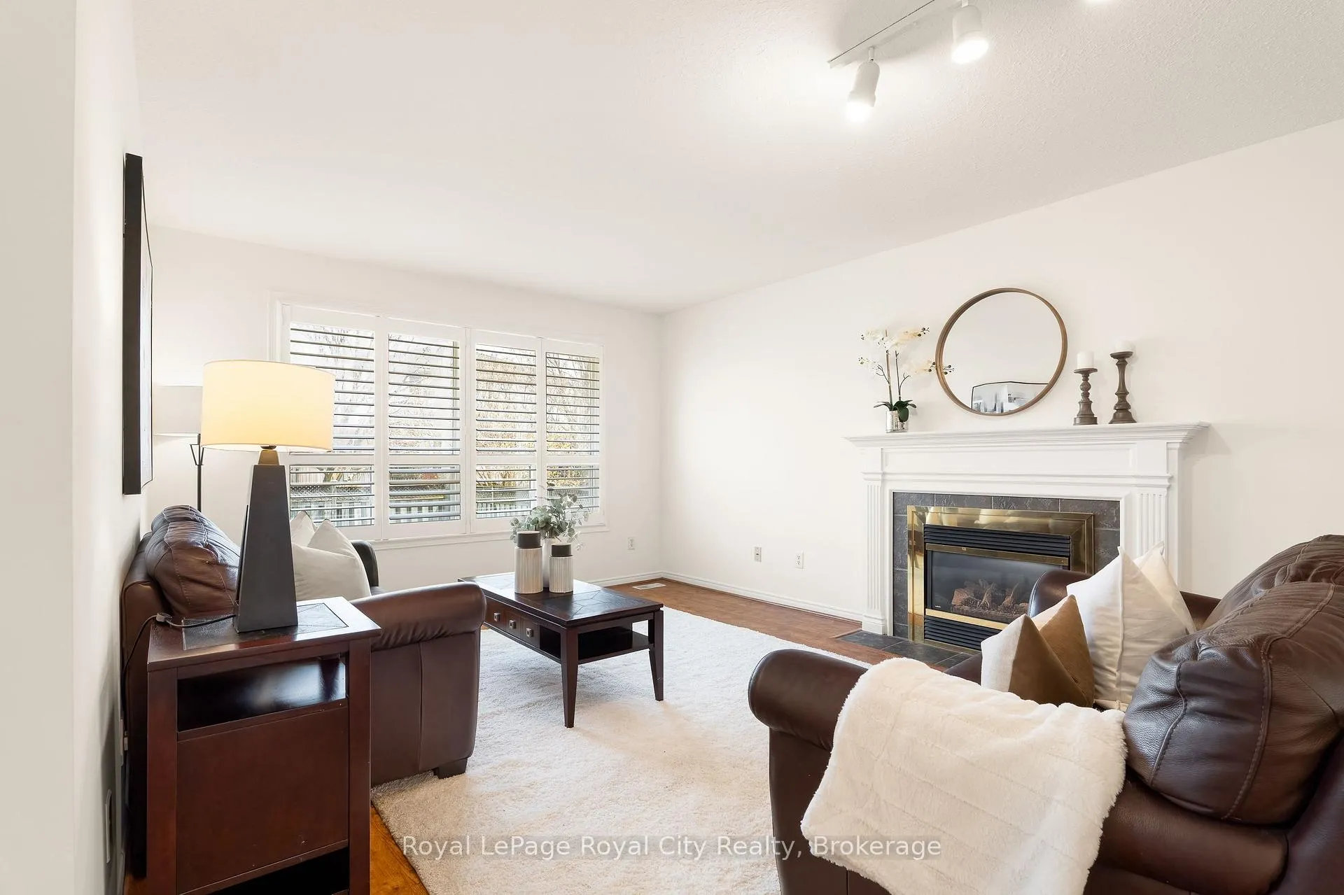 Photo 11 of 118 Clairfields Drive W, Guelph, Clairfields/Hanlon Business Park — HOMEH